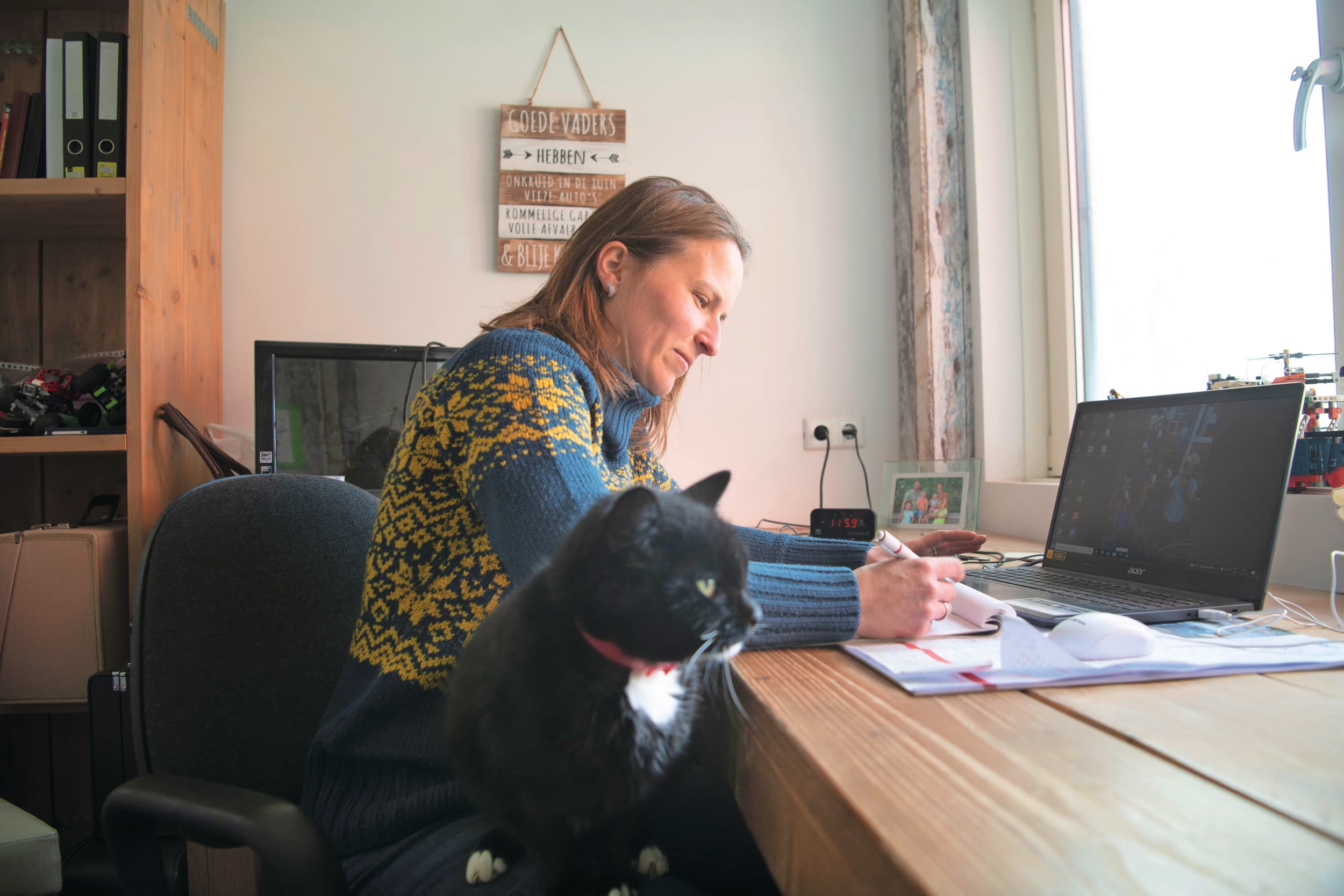 Aan heel wat keukentafels van boeren en tuinders wordt nog altijd eerst naar hém gekeken als het over het bedrijf gaat. Maar steeds vaker is ‘zij’ een gelijkwaardige sparringpartner, medeondernemer of opvolger. Foto: Mark Pasveer