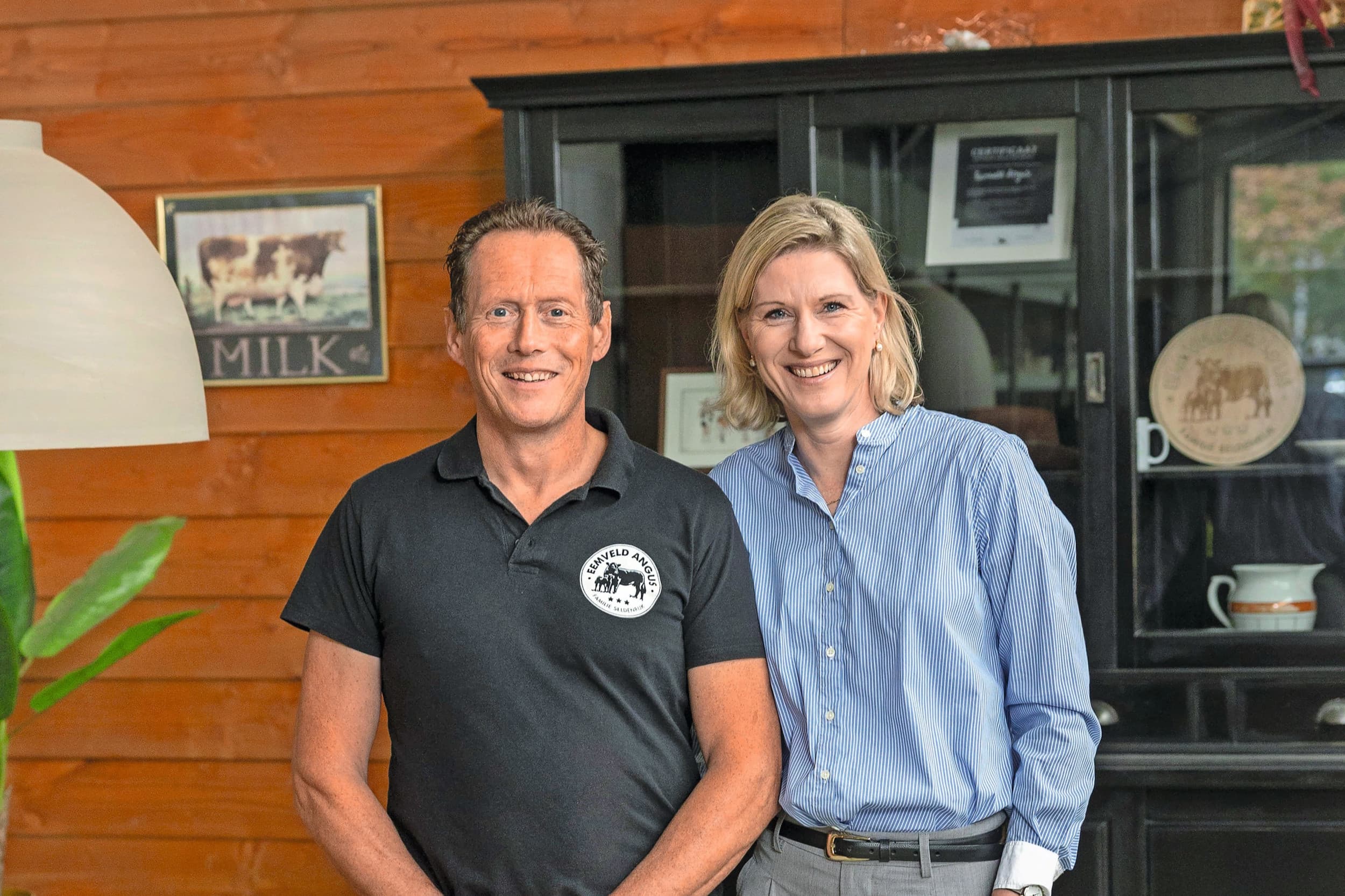 Pieter Seldenrijk (53) en zijn vrouw Emma (48) wonen in Eemnes (U.). Daar runnen ze een bedrijf met vleesvee (ca. 140 stuks Black Angus op 75 hectare), agrarisch natuurbeheer, een Landwinkel en opslag van goederen. Foto’s: Herbert Wiggerman