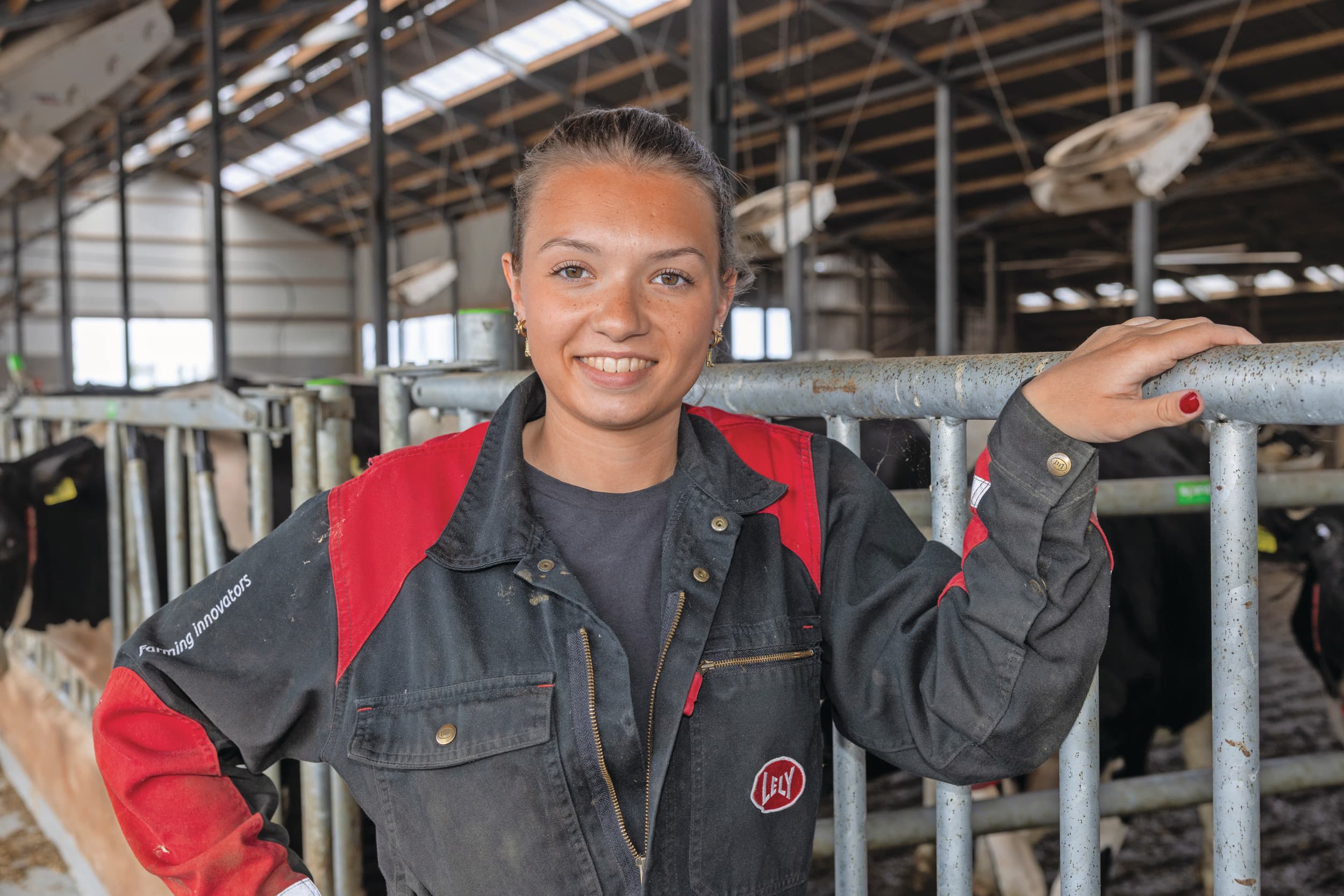 Maaike Rouw (23) woont in Goes (Zld.). Ze zit met haar ouders in maatschap. Ze houden 180 melkkoeien op 115 hectare. Foto’s: Peter Roek