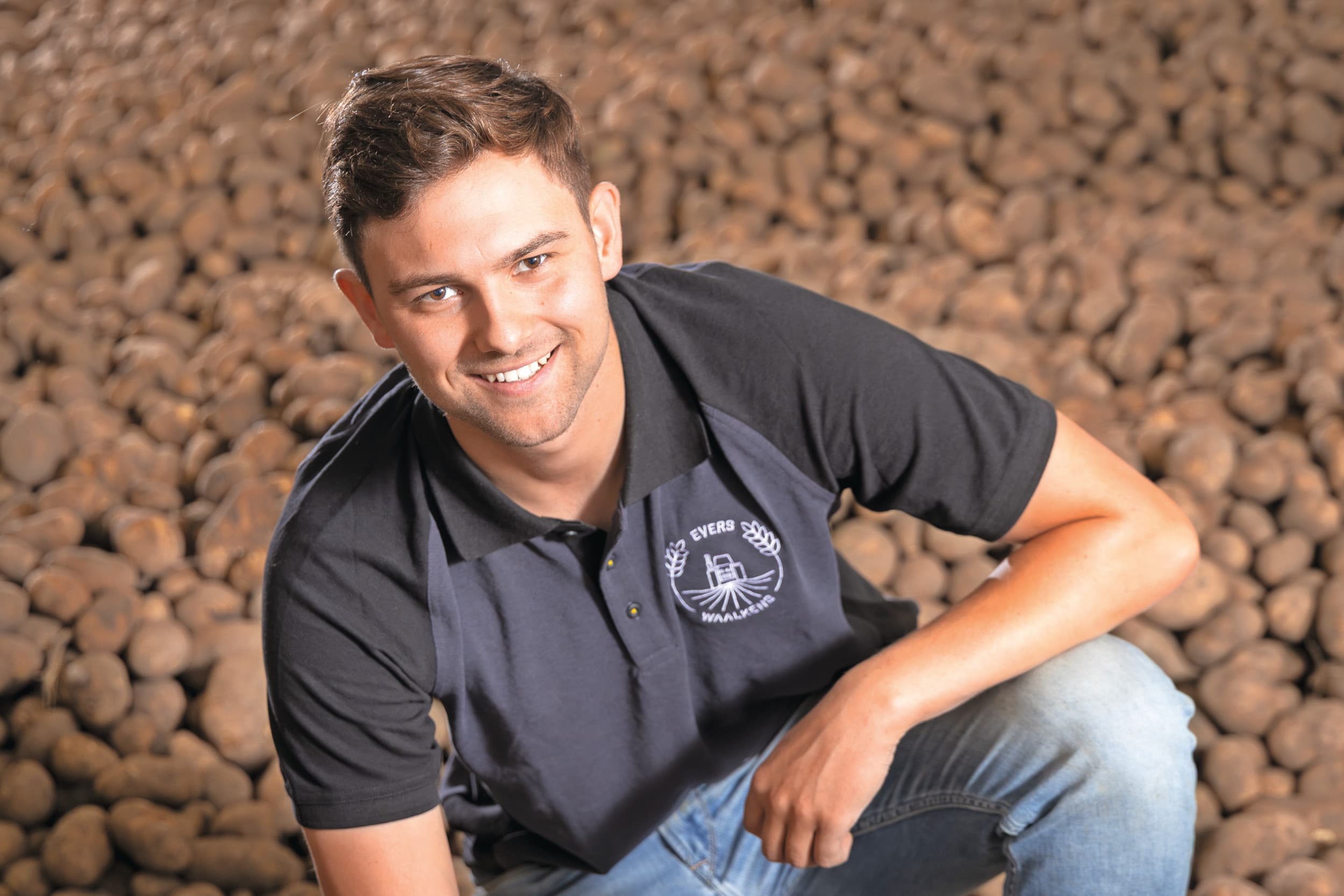 Stefan Waalkens (24) woont in Lelystad (Fl.). Met zijn vader vormt hij een vof. Samen met een buurman bewerken ze in totaal 200 hectare. Foto’s: Koos Groenewold