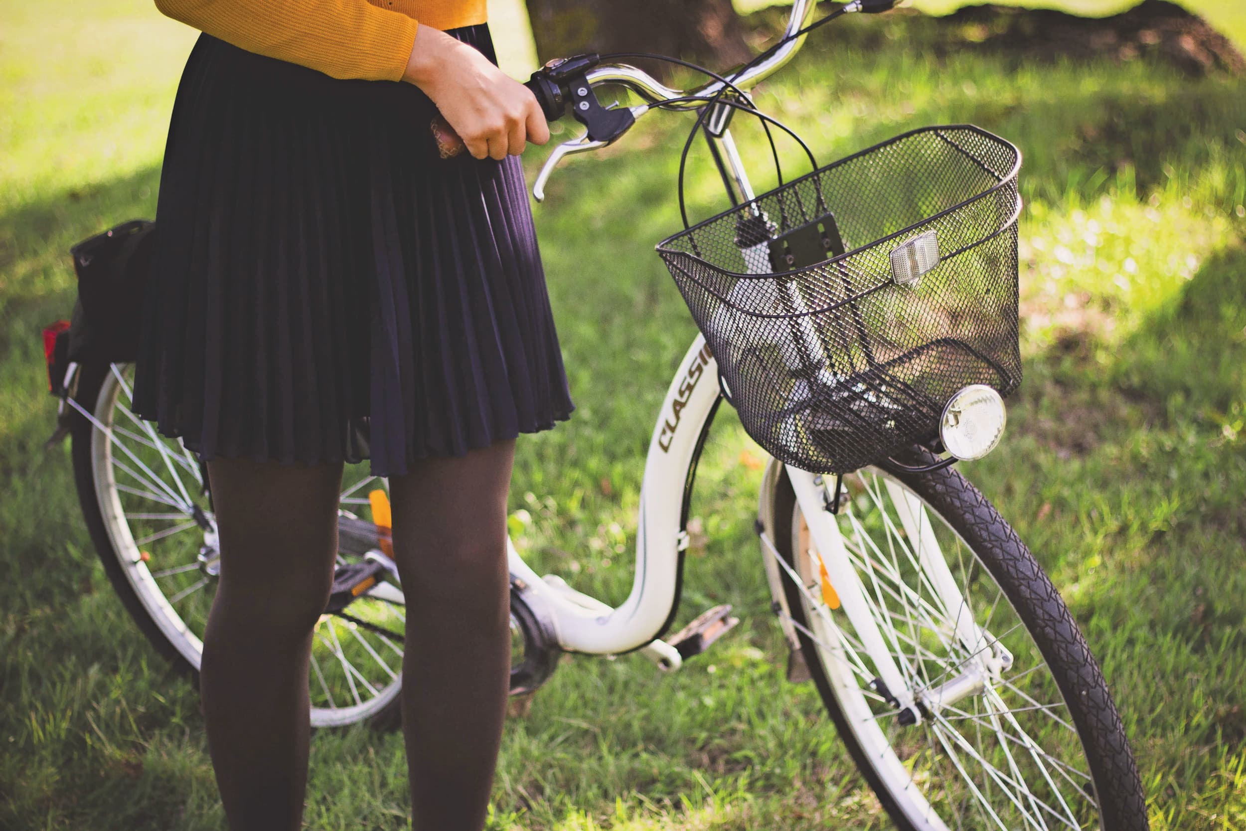 Op het platteland barst het van de verlaten weggetjes waar een onverlaat meisjes ongezien kwaad kan doen. Veel ouders zijn zich bewust van de gevaren en spreken met hun dochters af dat ze niet alleen fietsen. Foto: Pixabay