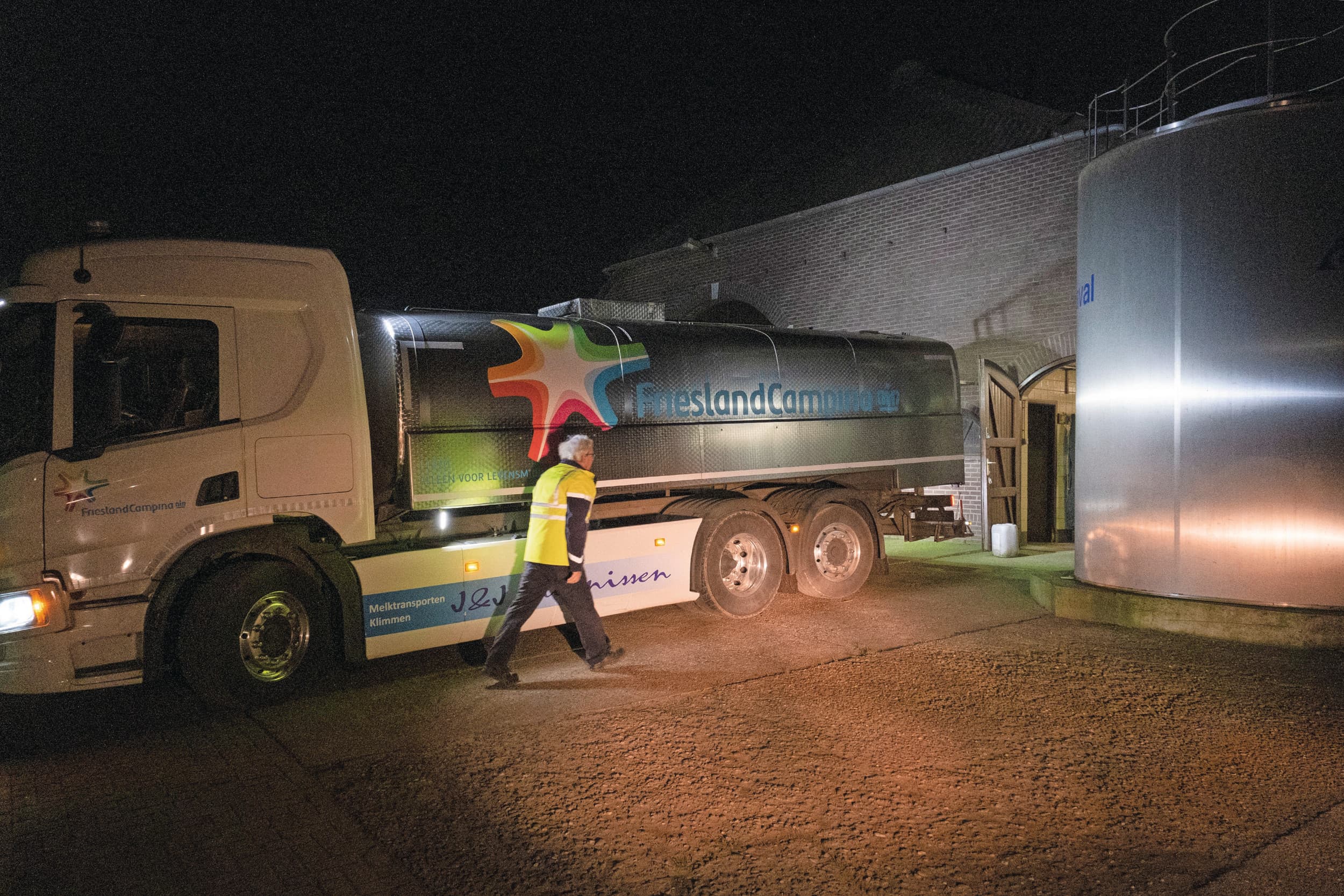 Leden van FrieslandCampina en Milcobel stemmen op 16 december over de fusieplannen. Foto: Twan Wiermans