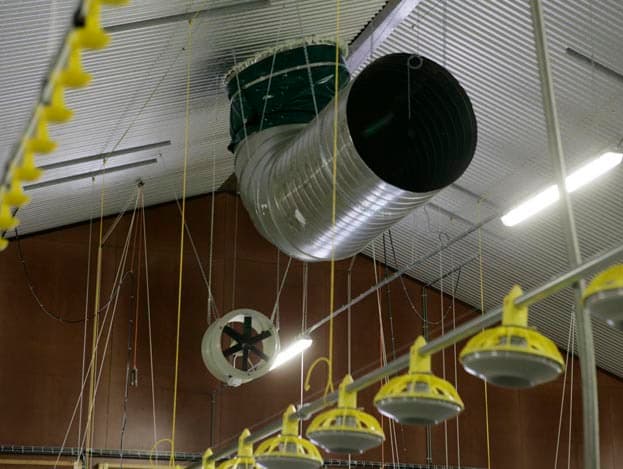 Niet alleen de kachels maar ook de zes voerlijnen en zeven waterlijnen zijn elektrisch oplierbaar.