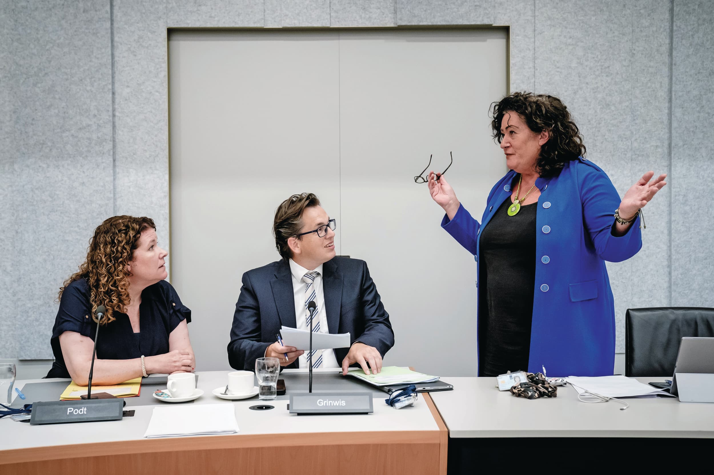 Kamerleden Anne-Marijke Podt (D66), Pieter Grinwis (ChristenUnie) en Caroline van der Plas (BBB) tijdens een eerder commissiedebat in de Tweede Kamer. Samen met zeven andere (kandidaat-)Kamerleden gingen ze het debat aan op Aeres Hogeschool. Foto: ANP