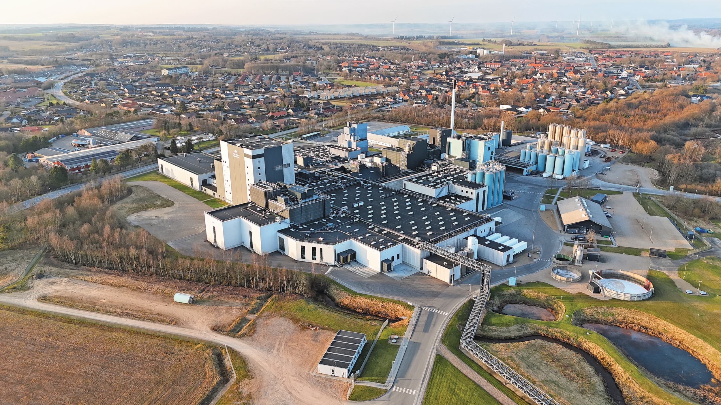 Met de ombouw van de droogtoren wordt de klimaatimpact van Arinco in Videbæk verminderd. Foto: Arla Foods Ingredients