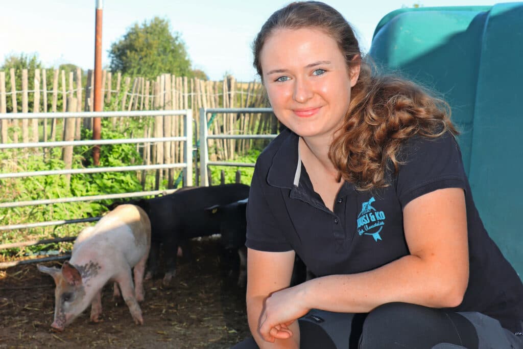 Amy Heuts (24) en Joshua van Wersch (30) runnen een varkensbedrijf met uitsluitend uitloopvarkens in het Limburgse Mechelen.