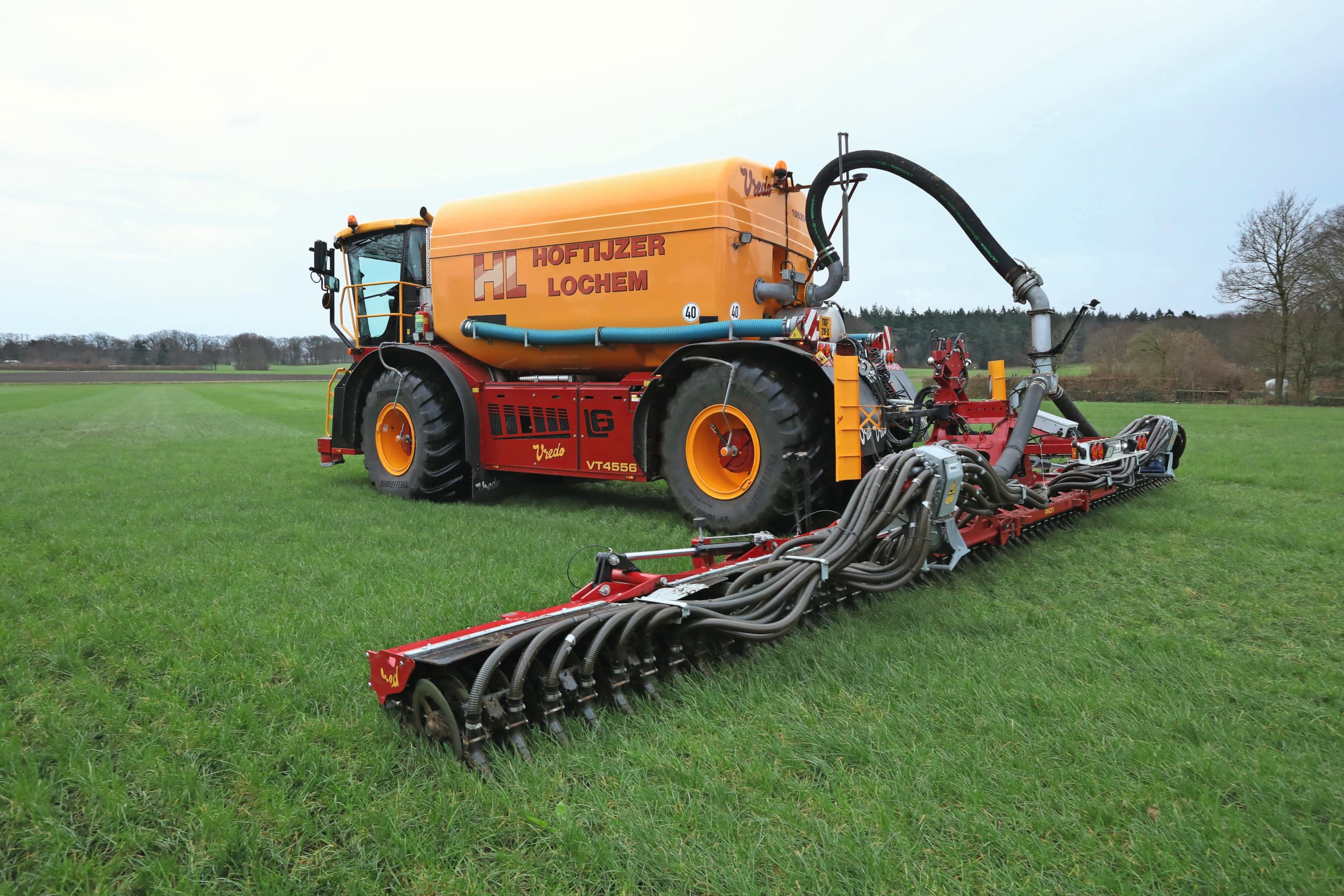 De bedoeling van het Live Monitoring & Depth Registration-systeem van Vredo is om uiteindelijk de ammoniakemissie te halveren. Optioneel is een camerasysteem beschikbaar, ontwikkeld door WUR. Foto: Henk Riswick