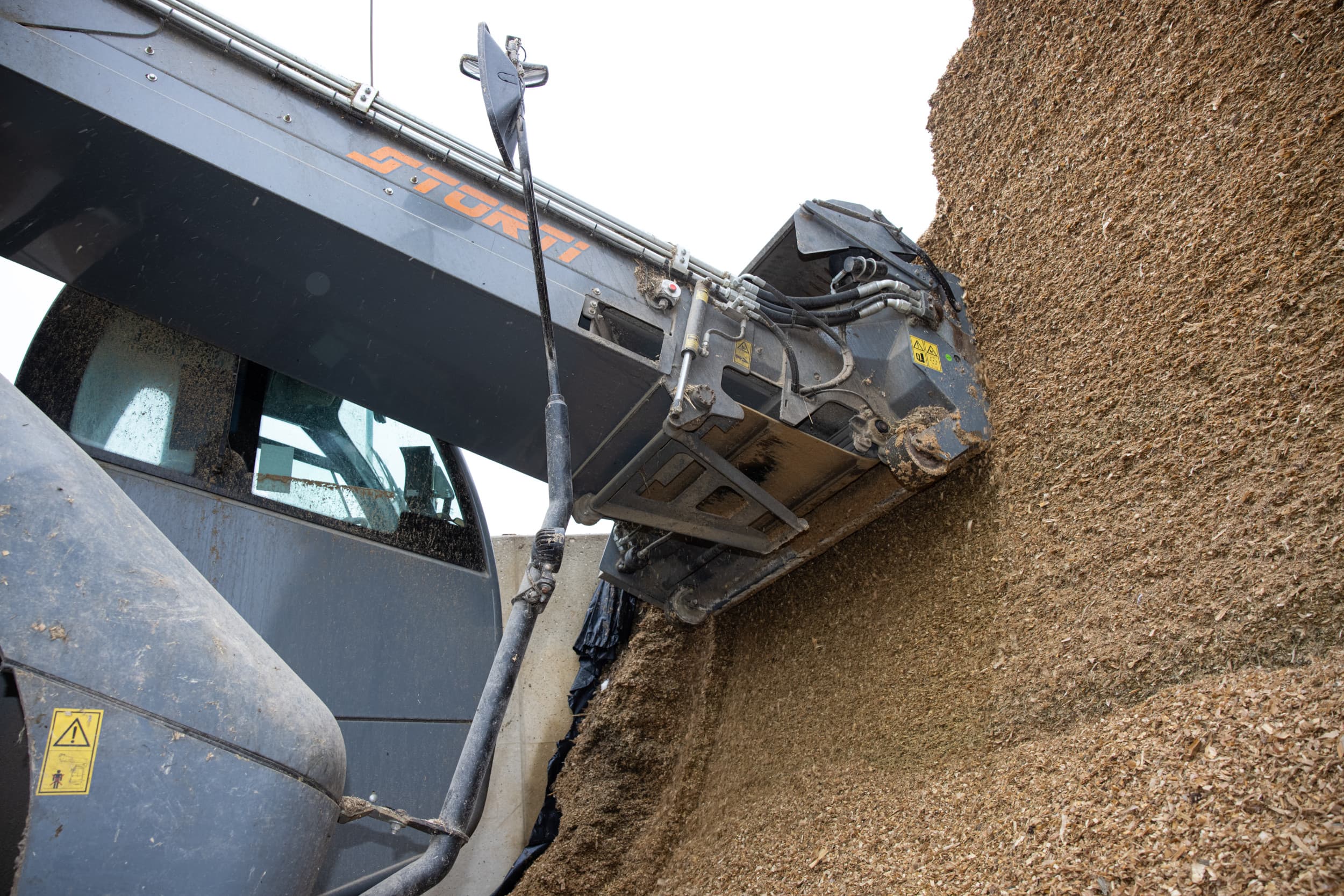 Een rechter verbood een boerin uit Erp om vóór 7 uur te voeren vanwege geluidsoverlast. Vergaderboer hekelt het gebrek aan begrip voor boerenwerk. Foto: Peter Roek