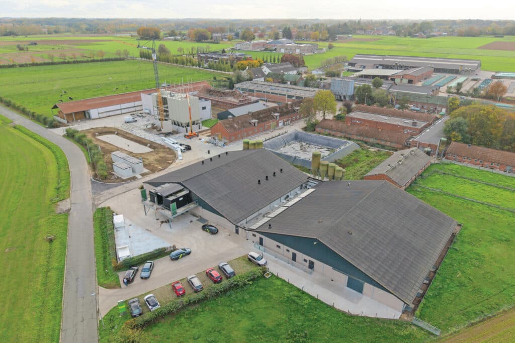 De Varkenscampus van boven gezien met op de achtergrond Feed Pilot die volgens planning in april 2026 in gebruik wordt genomen.