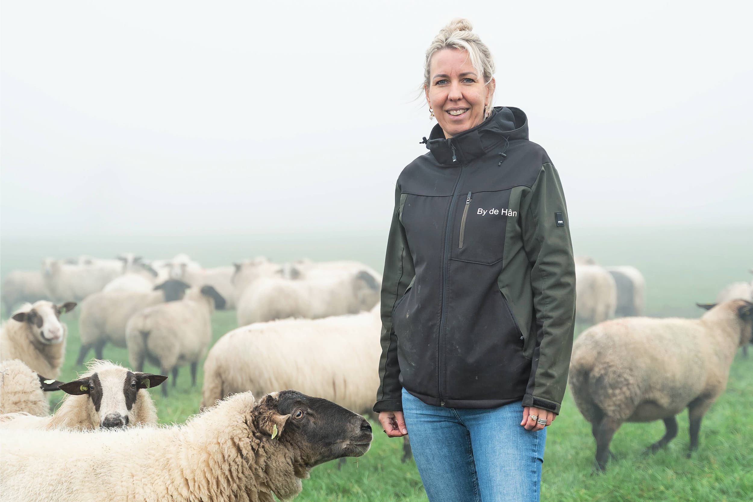 Boerin Elsa Reitsma startte met schapen als hobby, maar dit werd een succesvol schapenbedrijf. Foto: Andrea van Schaik