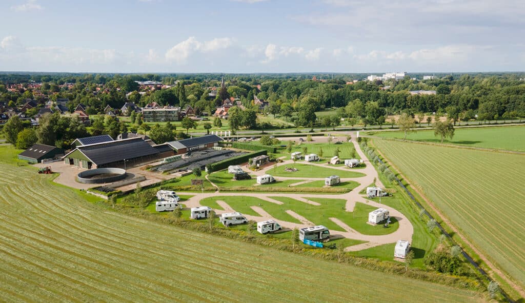 In 2021 kwam er een nieuwe tak bij: een camperpark op het erf van de familie. 