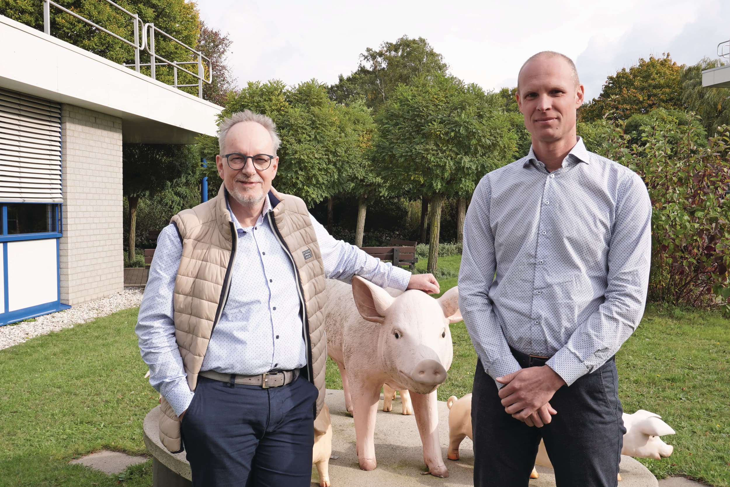 Ruud Segers (links) en Erwin van den Born vertellen welke grote stappen farmaceut MSD Animal Health heeft gezet op weg naar een AVP vaccin. Foto: Vincent ter Beek