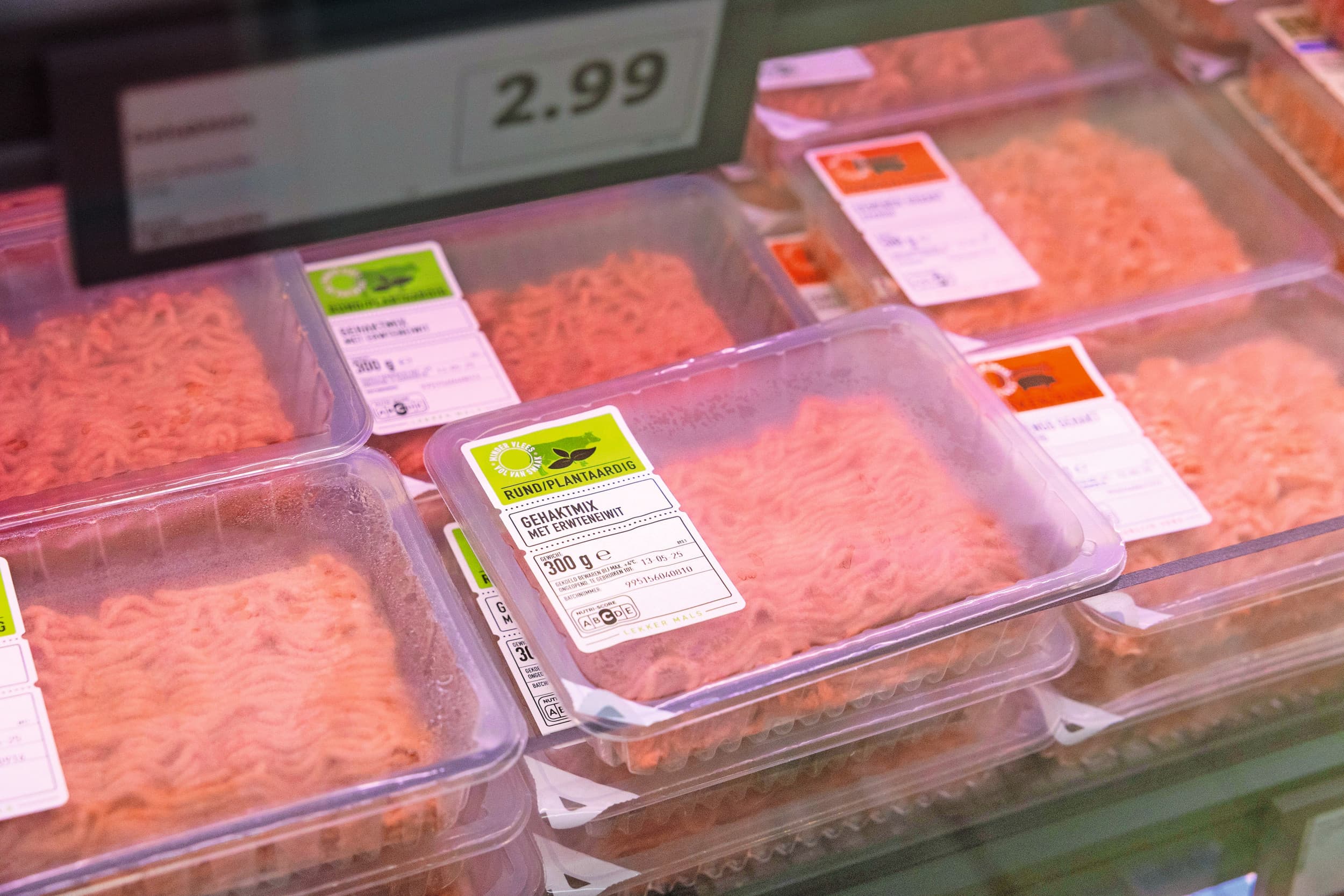 Plantaardig gehakt in de winkel. Volgens de Warenwet mag de term gehakt alleen gebruikt worden als er vlees in zit. Foto: Herbert Wiggerman