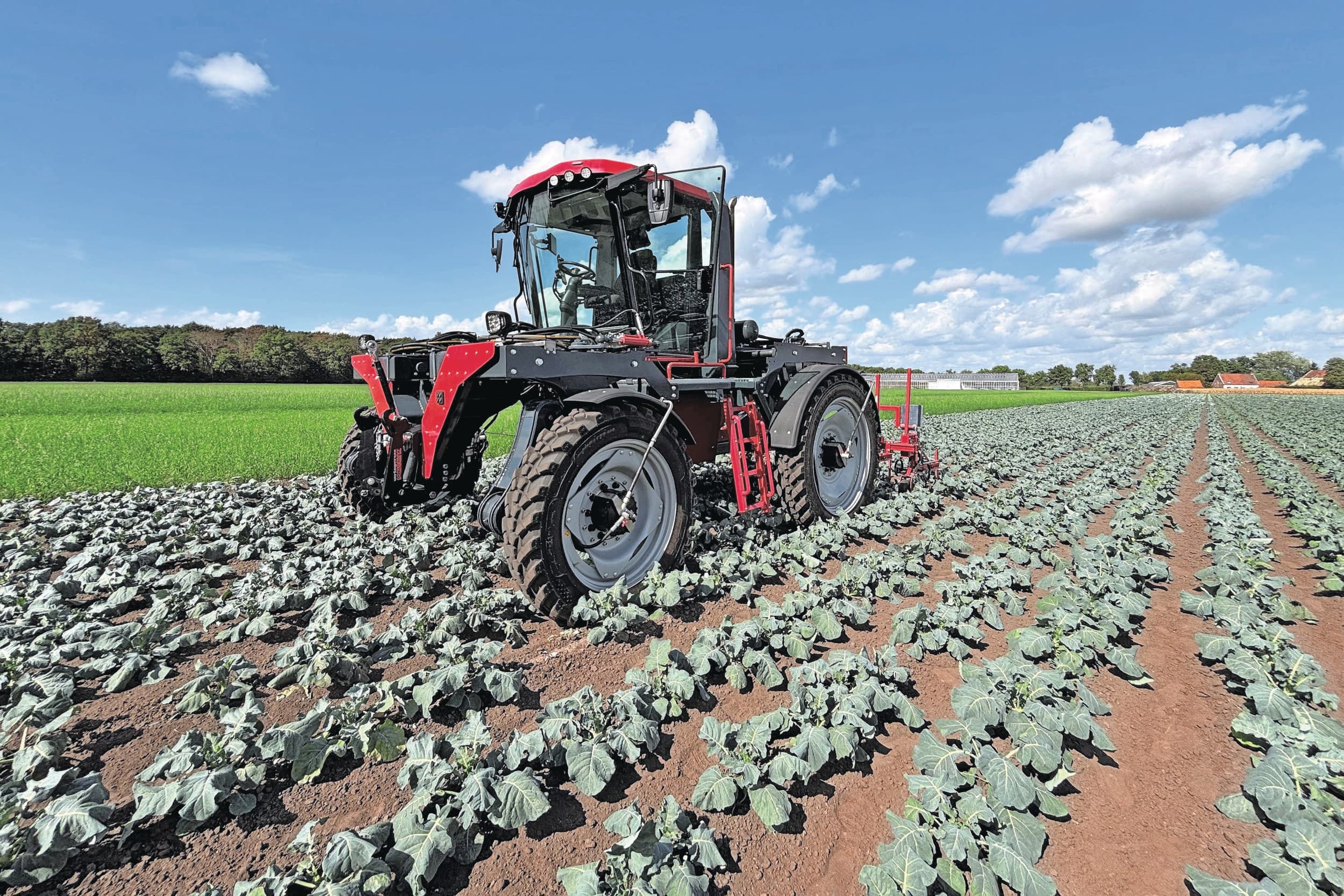 De rijpadentrekker beschikt over een variabele spoorbreedte van 2,25 tot 3,25 meter. OC-Group hoopt op korte termijn nog één tot twee zogenoemde 2.0-versies te produceren. Foto: OC-Group