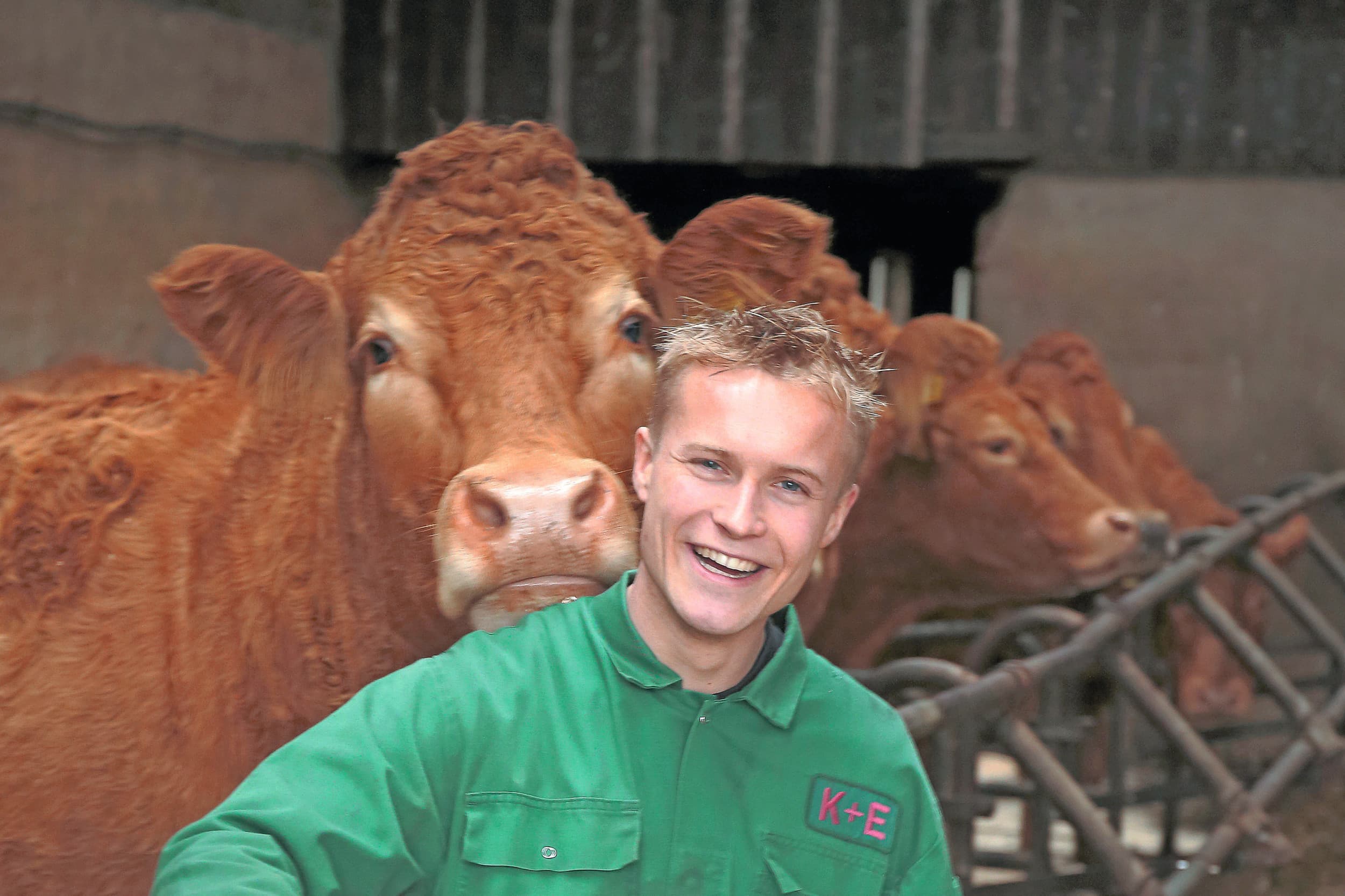 Jochem te Boome (22) woont in Beltrum (Gld.). Hij volgde een opleiding tot loonwerker op het Zone.college in Doetinchem. Hij heeft zijn hart verpand aan de melkveehouderij en wil een eigen bedrijf starten. Foto’s: Hans prinsen