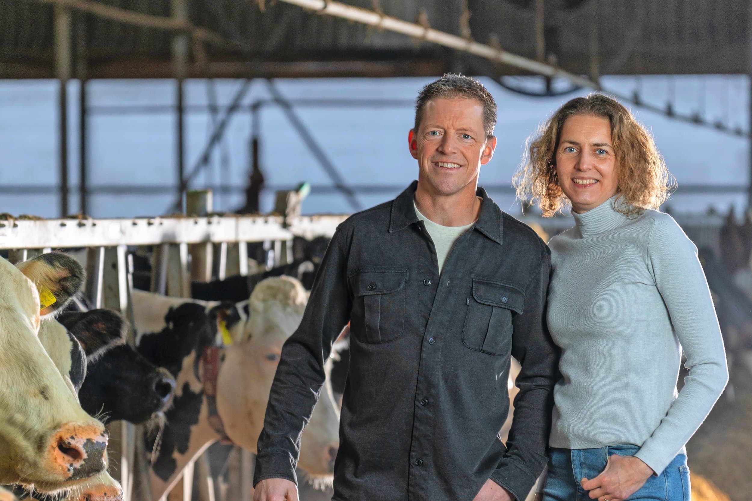 Peter en Anneke van Ginneken verdubbelden hun melkproductie terwijl de financiering per kilo melk gelijk bleef. Met focus op efficiëntie, lage kosten en gestage groei. Foto’s: Mark Pasveer