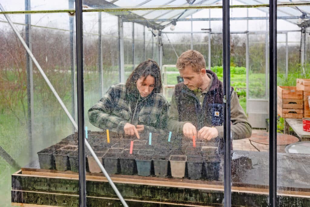Felix en Maud telen 150 gewassen, houden kleinschalig koeien, kippen en varkens en doen aan natuurbeheer.