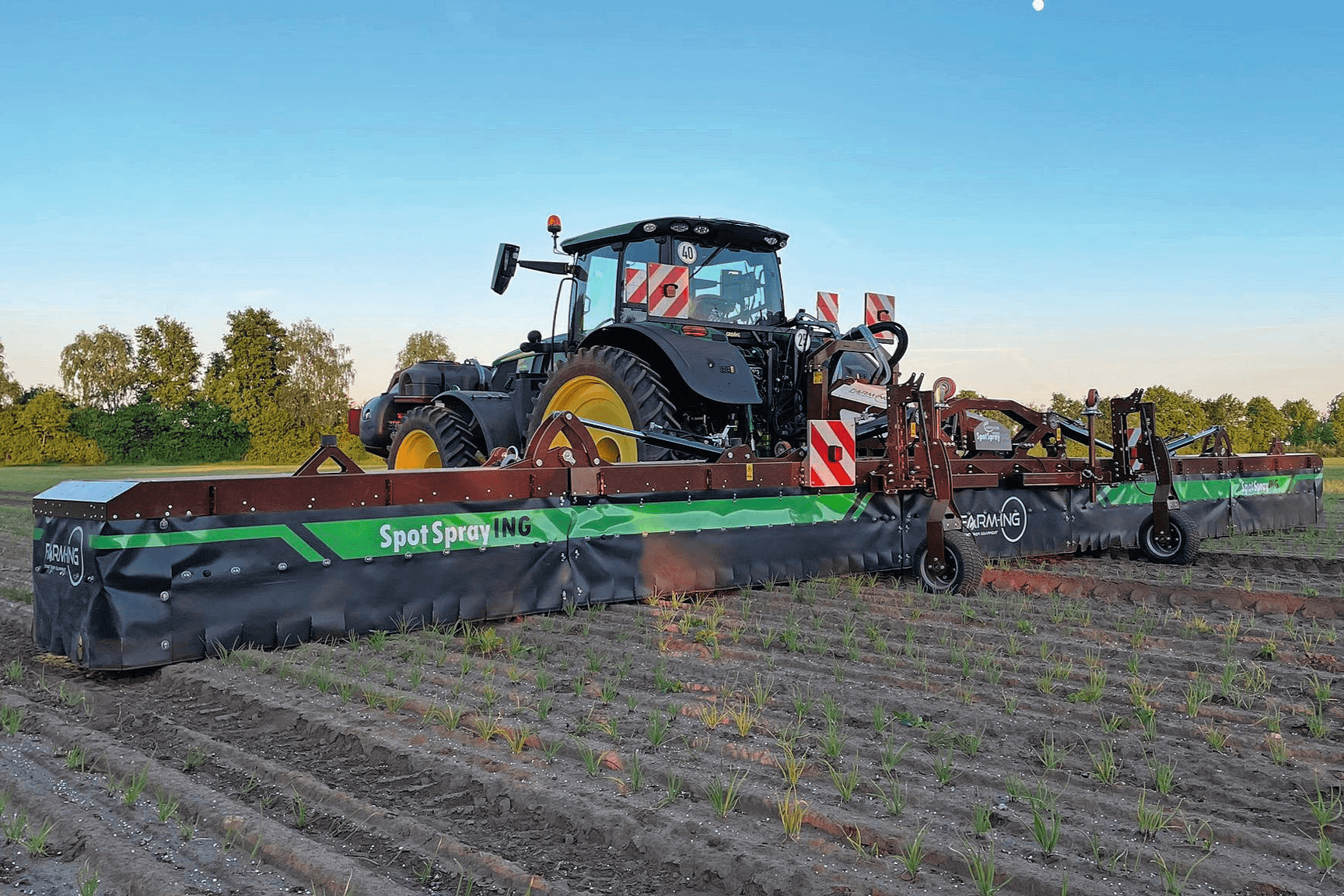 Aardappelopslagbestrijding in uien is bij uitstek de toepassing waarvoor ultraprecisie-spotsprayers worden ingezet. Minder groeiremming en extra opbrengsten zijn veelal de reden voor akkerbouwers om erin te investeren of ermee te werken. Foto: Farm-ING