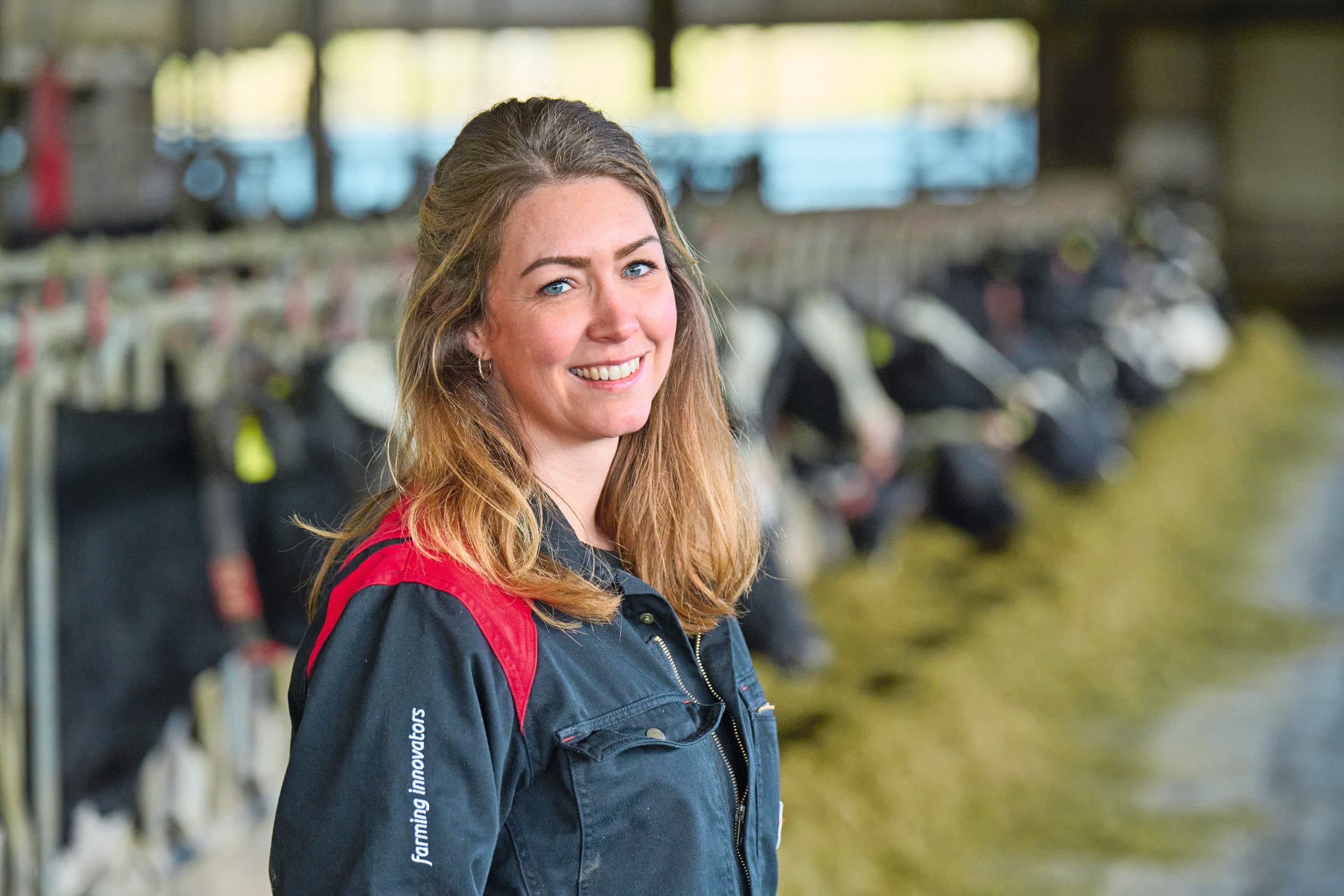 Pleun Ketelaars (34) is getrouwd met Rob (45) en woont in Overasselt (Gld.). In maatschap houden ze 215 koeien op 100 hectare. Foto’s: Van Assendelft Fotografie