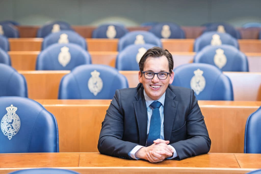 De initiatiefwet voor grondgebonden melkveehouderij en verantwoorde mestafzet ligt nu voor advies bij de Raad van State. De verwachting is dat het onderwerp ook besproken zal worden voor de formatie van een nieuw kabinet. Pieter Grinwis (CU) zal de initiatiefwet gaan verdedigen in de Tweede Kamer en hoopt daarbij medestanders te vinden. Foto: CU