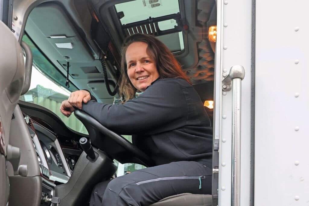 De snelweg vindt ze maar saai. Met de RMO-wagen rijdt Bianca vooral over plattelandsweggetjes. Ze komt op allerlei verschillende boerenerven. Die afwisseling maakt het voor haar leuk. 'Net als het contact met de boeren.'