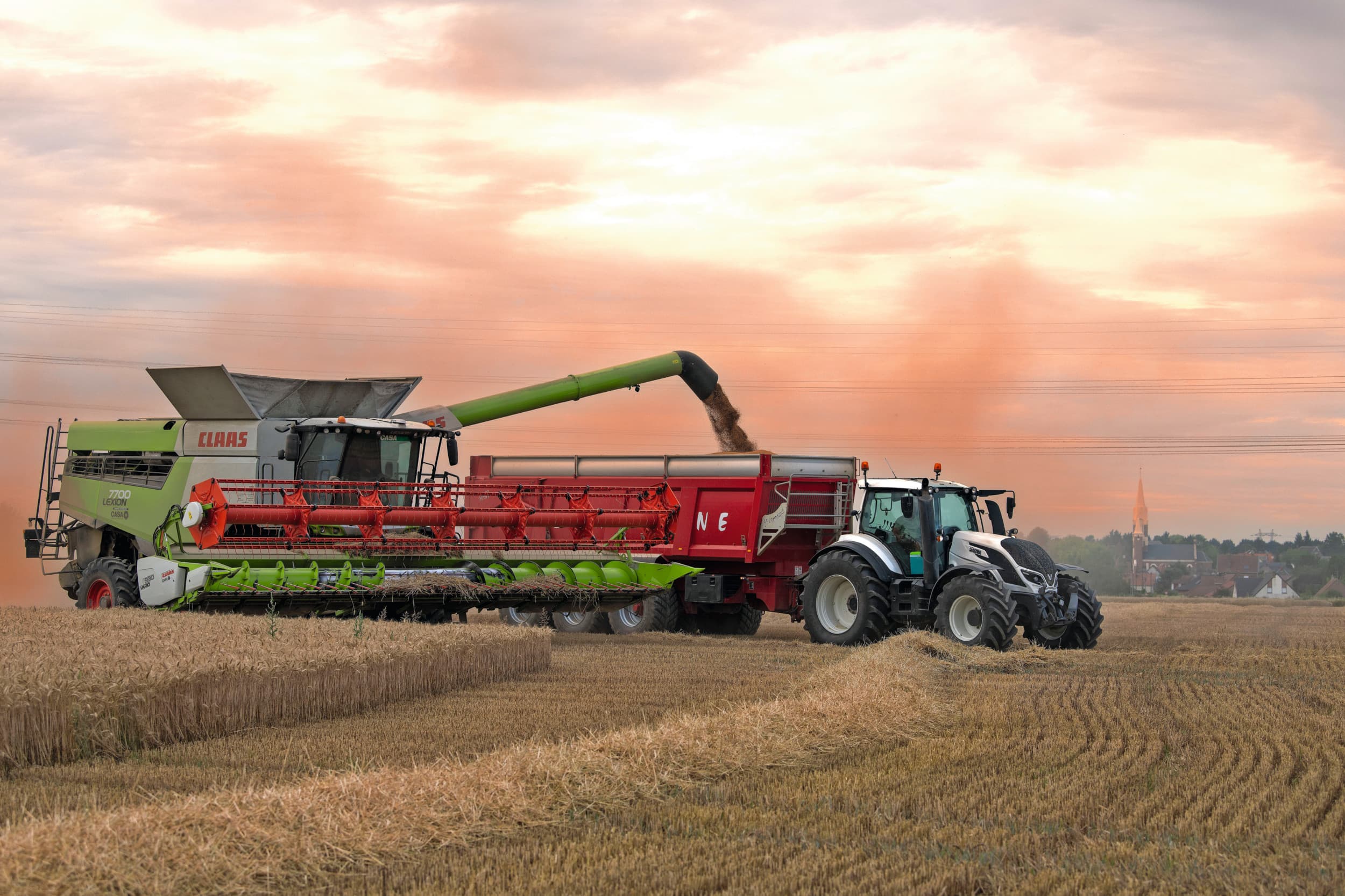 Graanoogst in Frankrijk. De Franse graanteelt loopt terug door slechte resultaten. Er staat nu 400.000 hectare minder wintertarwe dan vorig jaar. Foto: Mark Pasveer