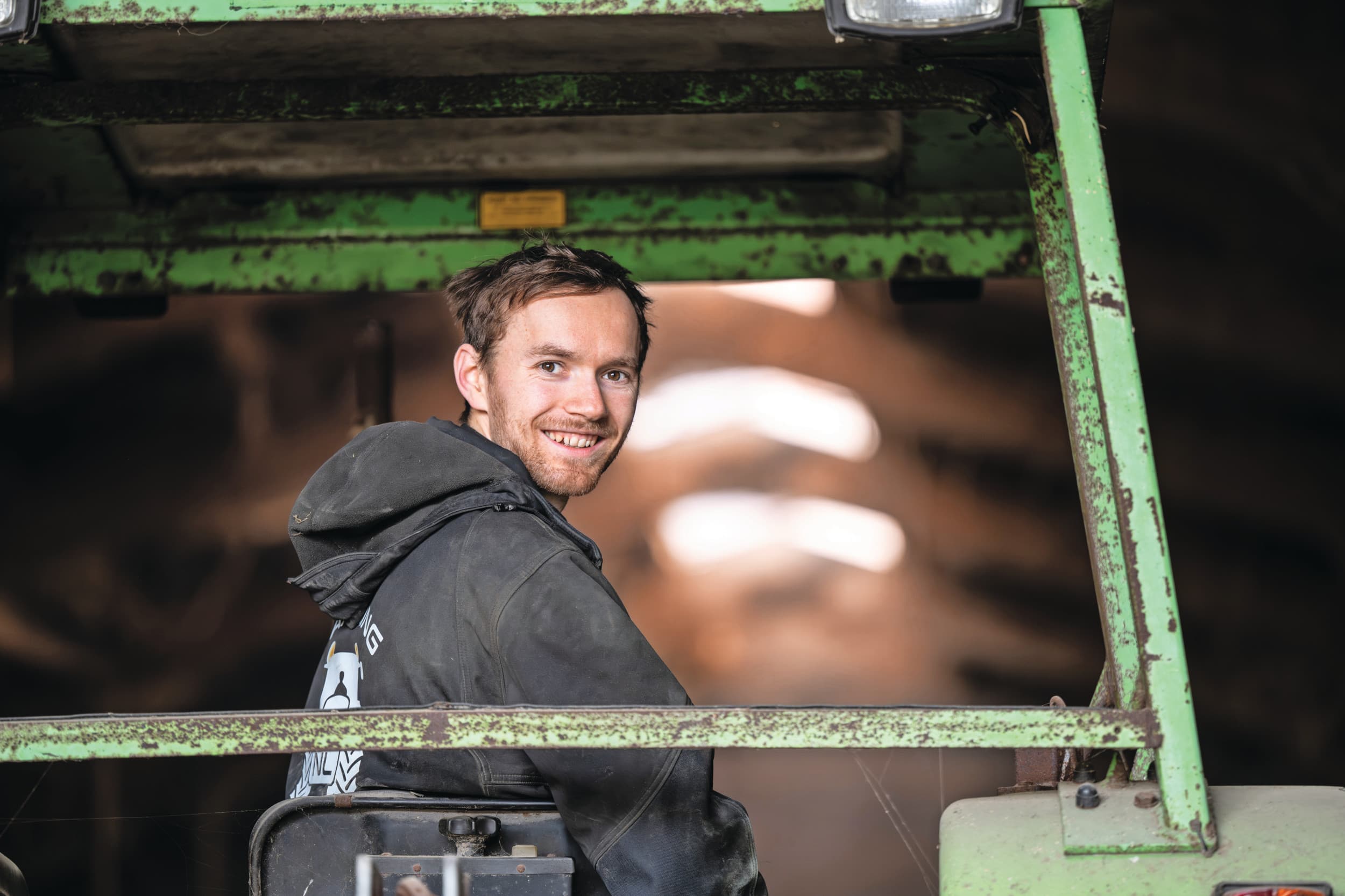 Robin Groen (23) woont in Arriën (Ov.). Samen met zijn ouders vormt hij v.o.f. Groenhoeve. Ze houden 70 melkkoeien op 50 hectare. Foto's: Michel Velderman