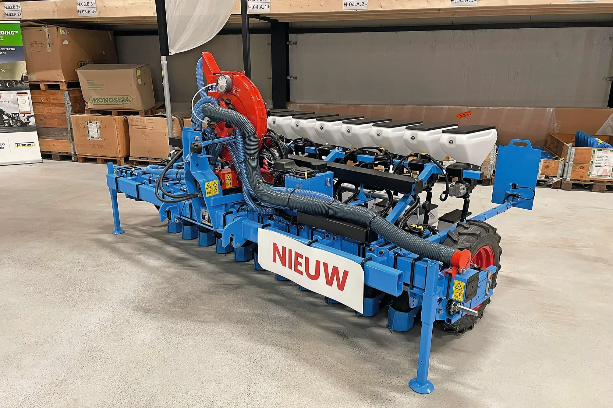 Monosem toonde het eerste exemplaar van de MS Electron op de open dag op de nieuwe locatie van importeur Farmstore in Haps (N.-Br.). Foto: Bas van Hattum