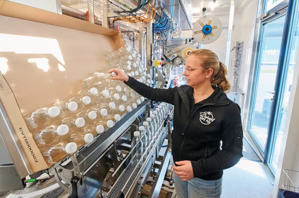 Een groot deel van haar werkweek besteedt Ineke aan het eigen zuivelbedrijf. Voor Mark en Ineke was dit bedrijf een mooie manier om positieve energie te krijgen na een ziekteperiode van Ineke.