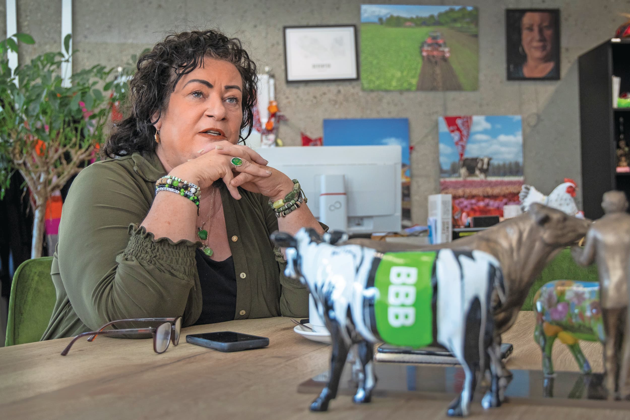 Caroline van der Plas stopt als fractievoorzitter en partijleider van de BBB en wordt opgevolgd door Henk Vermeer. Van der Plas blijft wel Tweede Kamerlid. Foto: Koos Groenewold