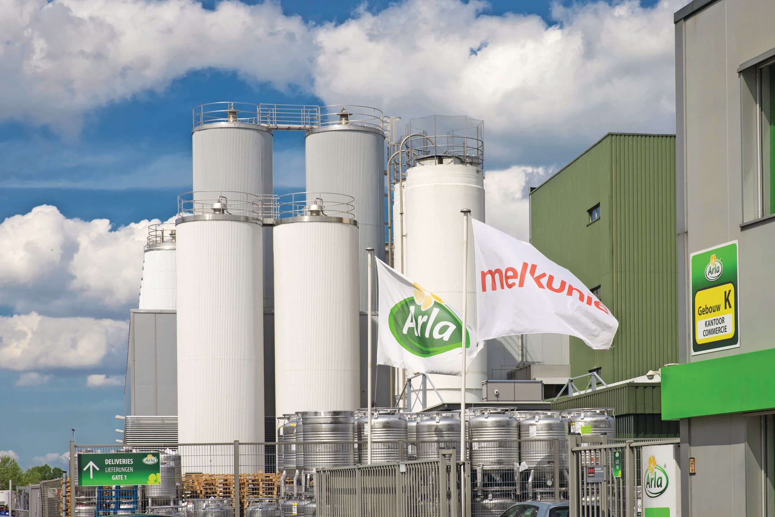 De Nederlandse vestiging van Arla Foods in Nijkerk. Door de fusie met het Duitse DMK, waarbij ook DOC Kaas betrokken is, krijgt Arla meer voet aan de grond in Nederland. Foto: Koos Groenewold
