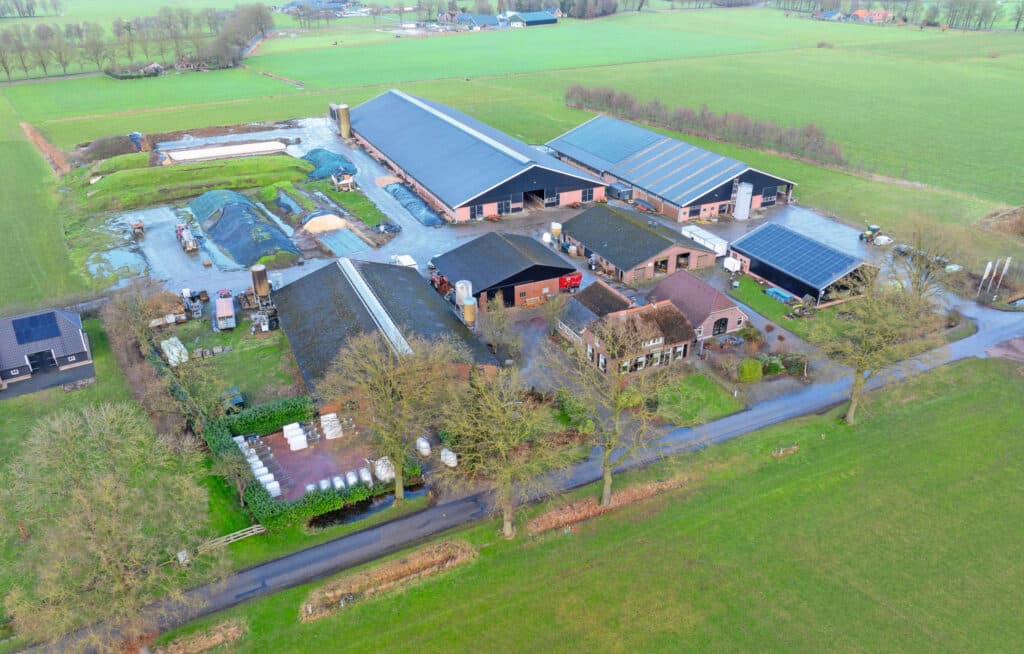 Melkveebedrijf Klaver4 is het Melkvee InnovatieCentrum (MIC) van voerleverancier GIJS. Op het bedrijf wordt onder andere voer- en teeltonderzoek uitgevoerd.
