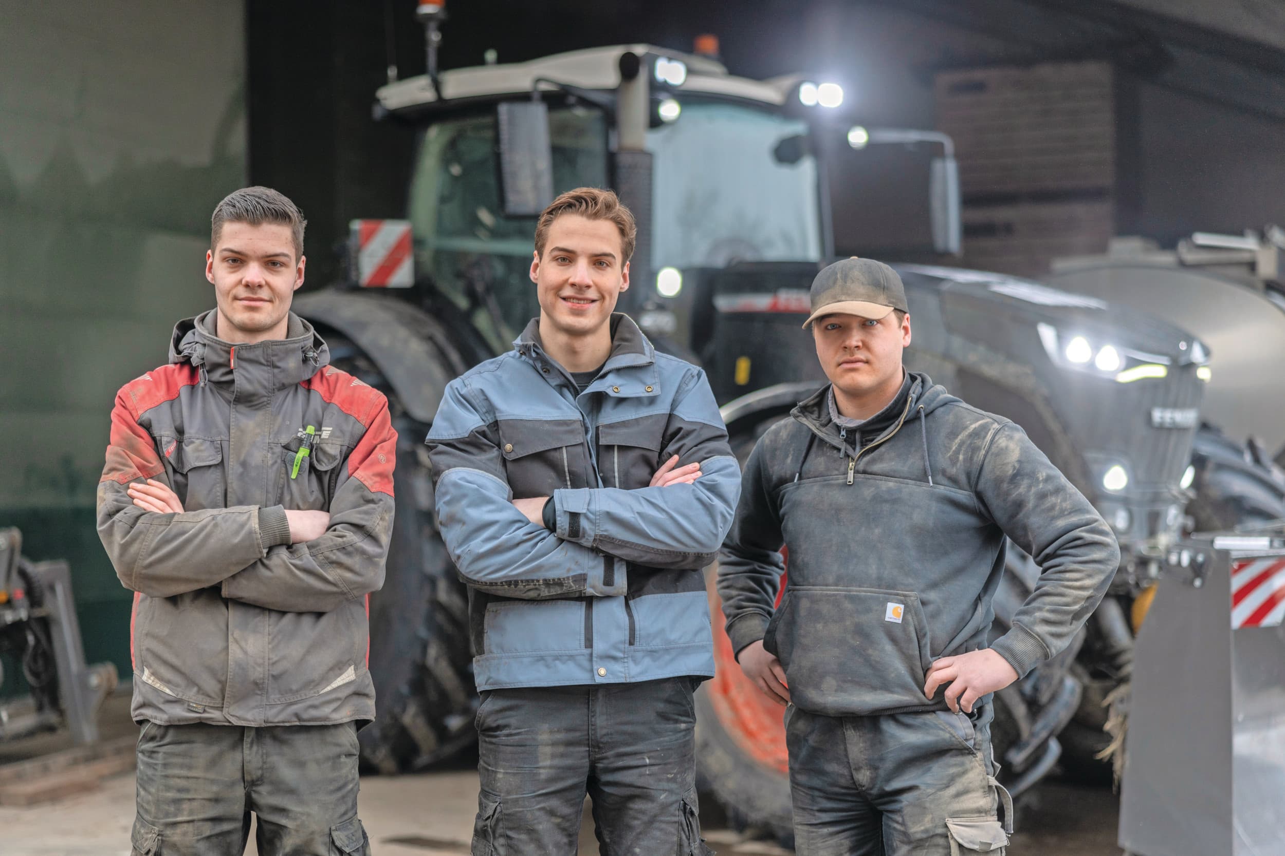 V.l.n.r.: Reinder (19), Hessel (21) en Jorrit (23) Terpstra. De broers wonen in Marrum (Fr.) en gaan het ouderlijk akkerbouwbedrijf overnemen. Foto’s: Mark Pasveer