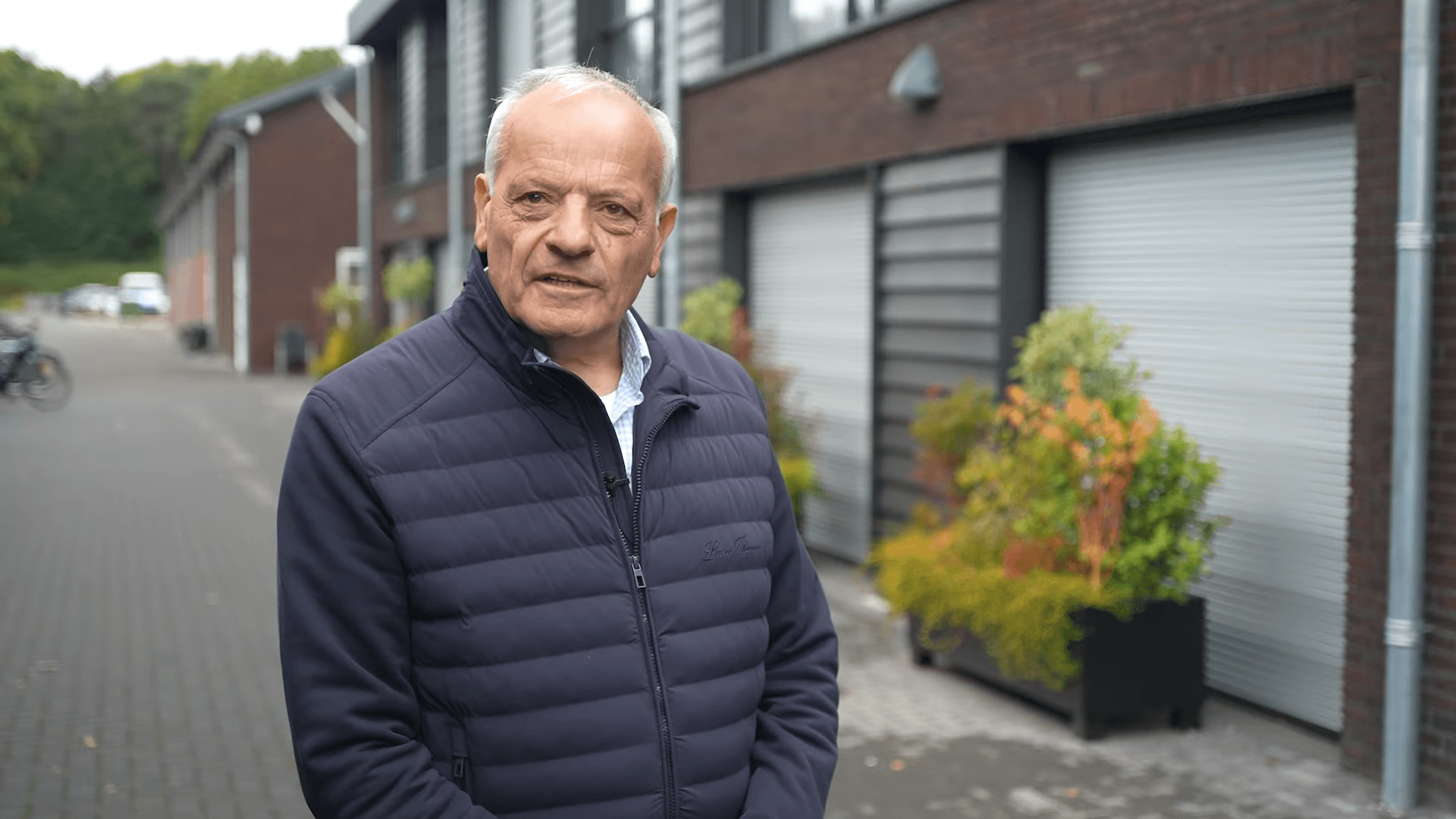 Jan van Gerven voor de studio’s die HG Montage bouwde voor zijn seizoensmedewerkers in Oirschot. Foto's: HG Montage