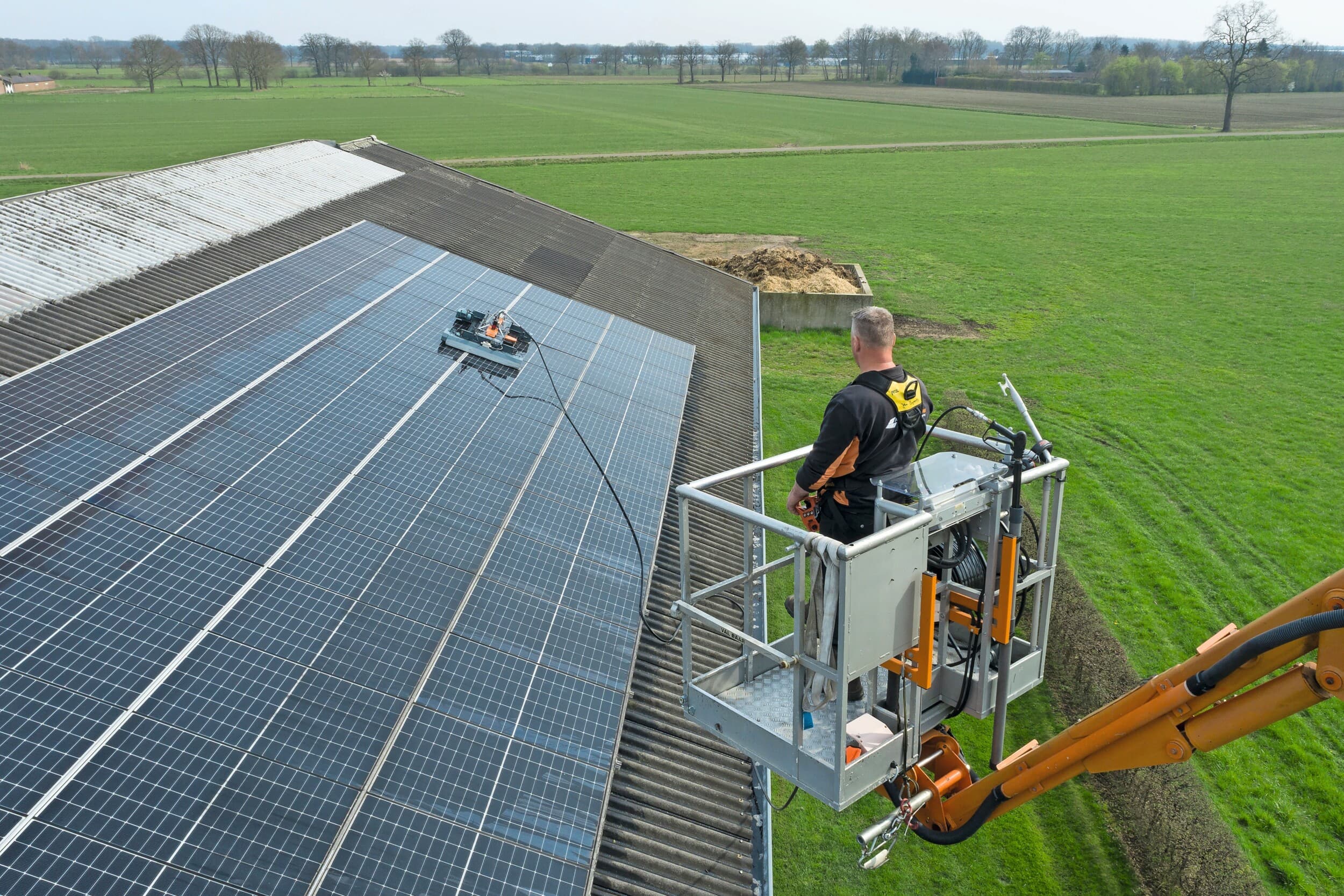zonnepanelen reinigen agrarische bedrijven