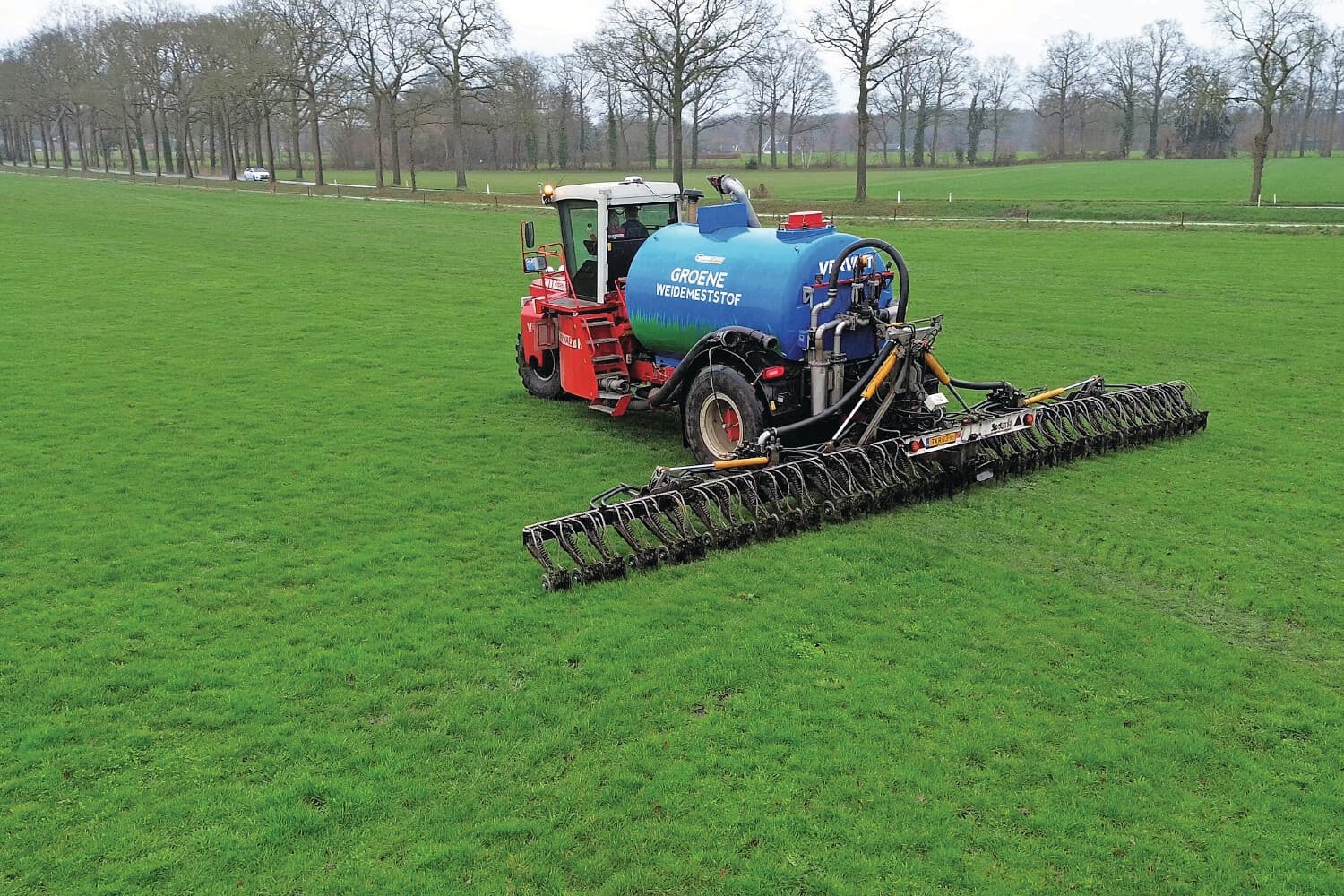 Uitrijden van renure-meststoffen. Foto: Michiel Eberwijn