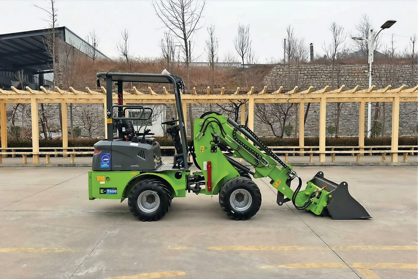 De eerste exemplaren van de E-1000-minishovel van het Nederlandse merk E-Kraft zijn inmiddels uitverkocht. Wel komt er nu een nieuwe serie aan, leverbaar met keuze uit twee verschillende accutypen. Foto's: J. Kamp