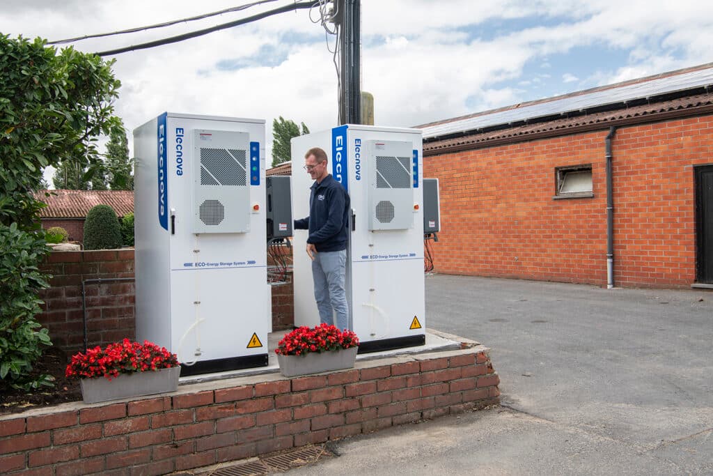 Kristof de Fauw: "We investeren in zonnepanelen en batterijopslag, zodat we 8 à 9 maanden per jaar zelfvoorzienend zijn in ons stroomgebruik."
