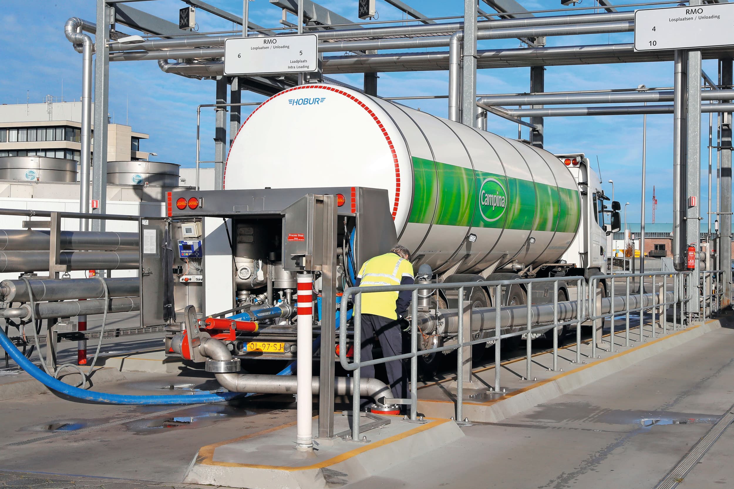 FrieslandCampina investeert miljoenen in het verminderen van de ammoniakuitstoot van de ingrediëntenfabriek in Veghel. Foto: Bert Jansen