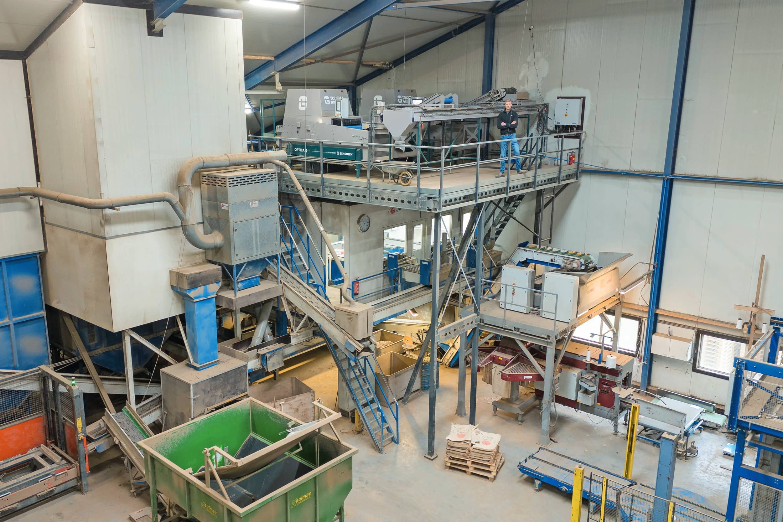 VOF Jensma Agro heeft twee optische kwaliteitssorteerders bovenin de schuur, boven de leeskamer laten plaatsen. Foto: Mark Pasveer