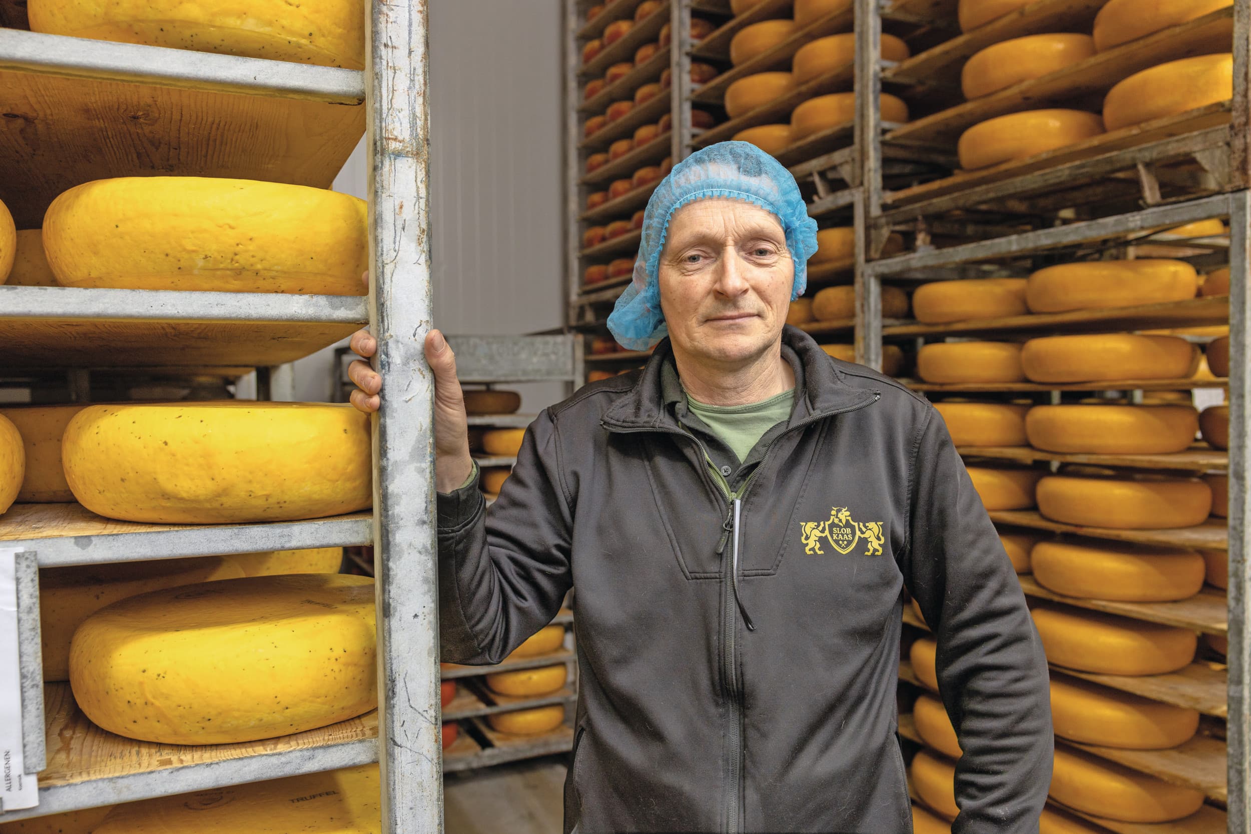 BBZ-voorzitter Cees Slob runt samen met zijn familie een melkveebedrijf en kaasmakerij in Giessenburg (Z.-H.). Alle melk van de 300 melkkoeien verkazen ze zelf. Foto: Peter Roek