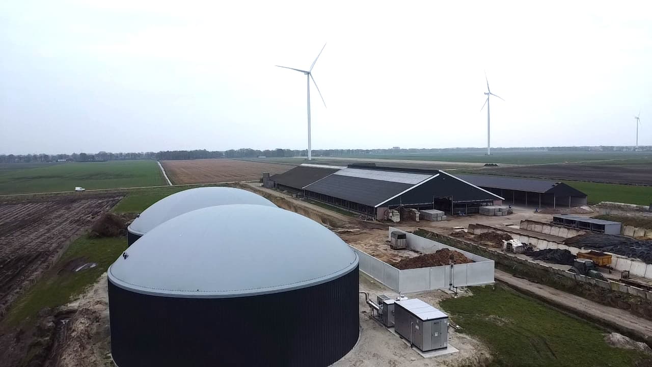 Landbouwbedrijf Mentink staat in Gieterveen (Dr.) en wordt gerund door Floris Mentink en zijn ouders. Het bedrijf heeft 490 melkkoeien. Foto’s: Martijn Elferink.
