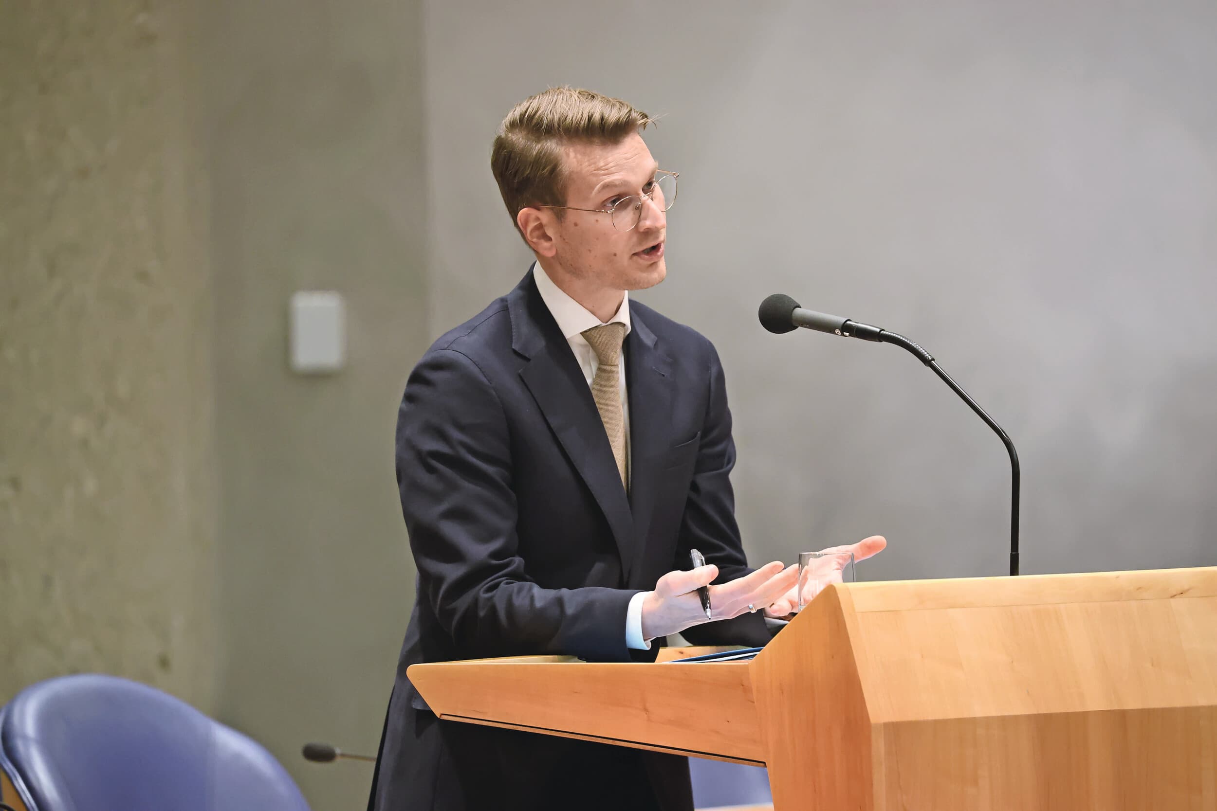 Boeren krijgen geen persoonlijke brief meer als er verzoeken zijn gedaan tot openbaarmaking van emissiegegevens. Ze kunnen dit wel lezen in de Staatscourant. Dat schrijft LVVN-minister Jaimi van Essen in een Kamerbrief. Foto: Dennis Wisse