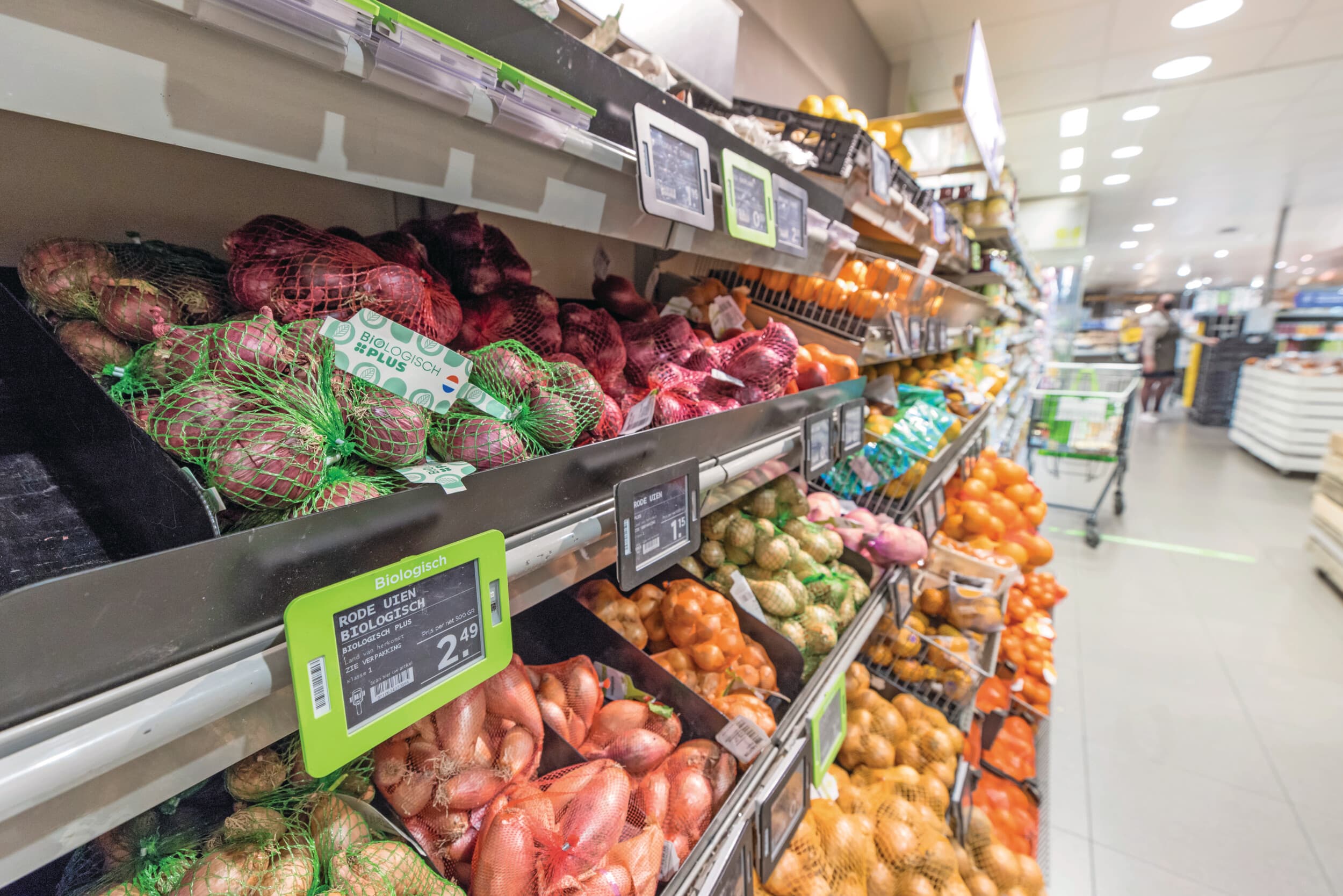 Biologische uien in de supermarkt. Foto: Koos Groenewold