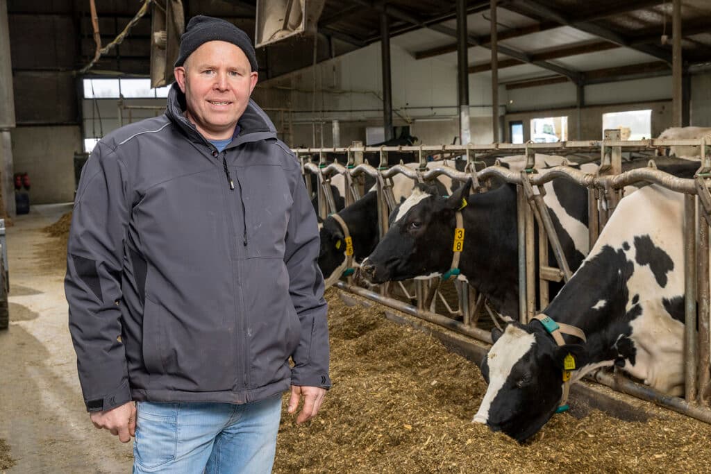 Sinds 2019 gebruikt Peter van der Willigen citruspulp. “Zelf ruik ik het niet meer, maar collega’s en voervertegenwoordigers beginnen er altijd meteen over.”