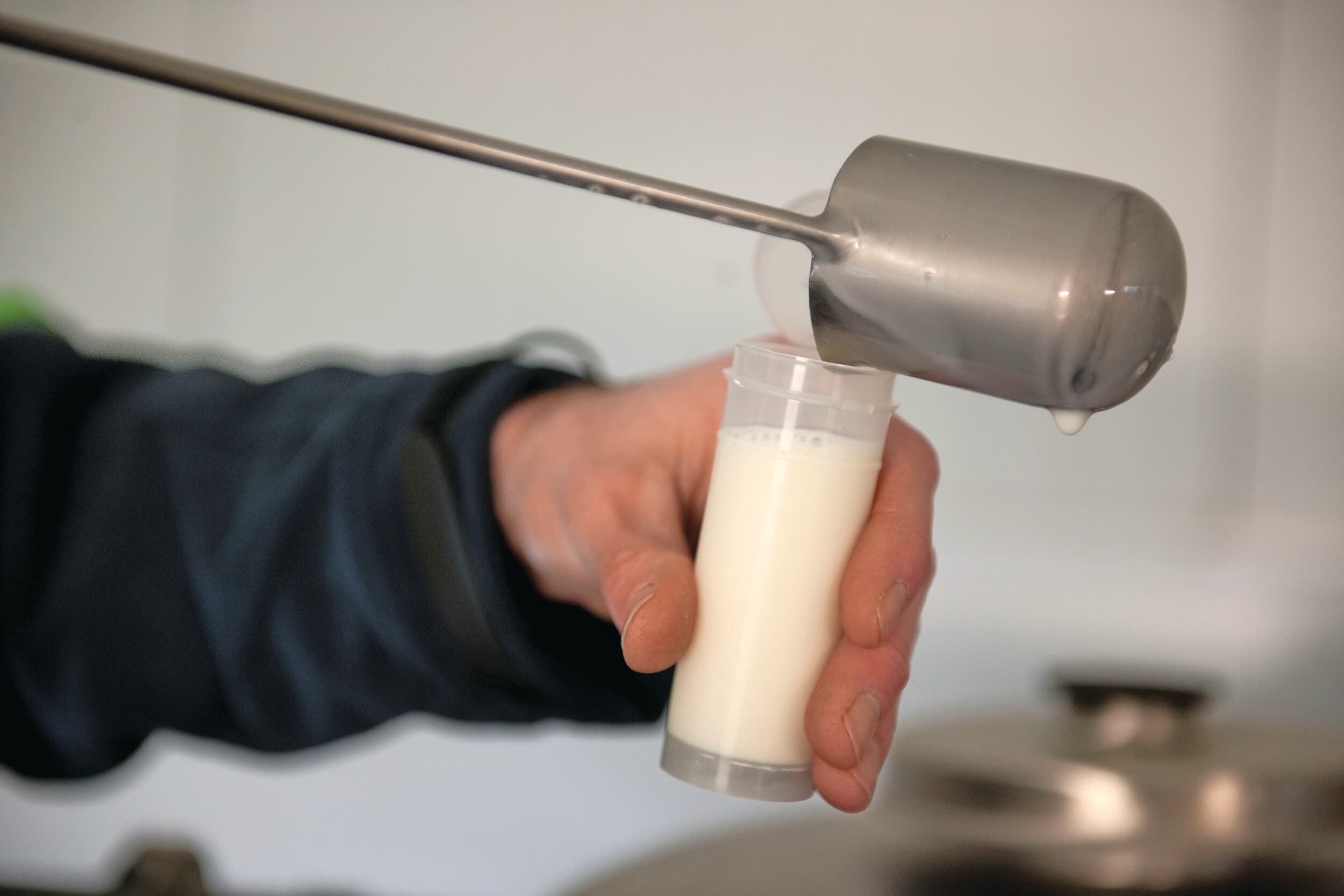 In de zuivel wordt gestuurd op doelen voor kwaliteit en milieu, zoals de CO₂-footprint van melk. Foto: Mark Pasveer