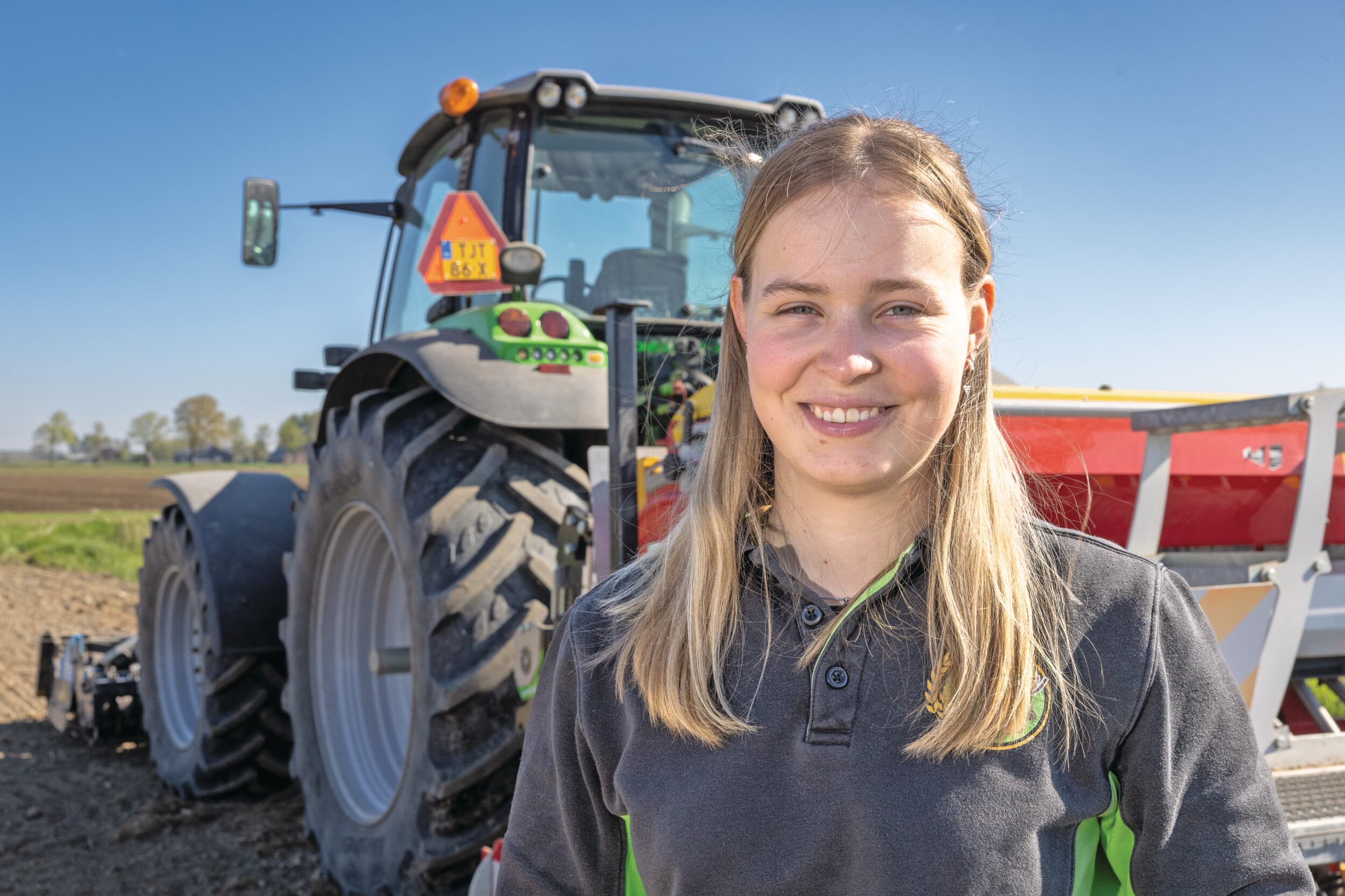 Anouk Naalden (22) woont in Lepelstraat (N.-Br.). Ze gaat het akkerbouwbedrijf thuis, met een omvang van 100 hectare, overnemen. Foto’s: Peter Roek