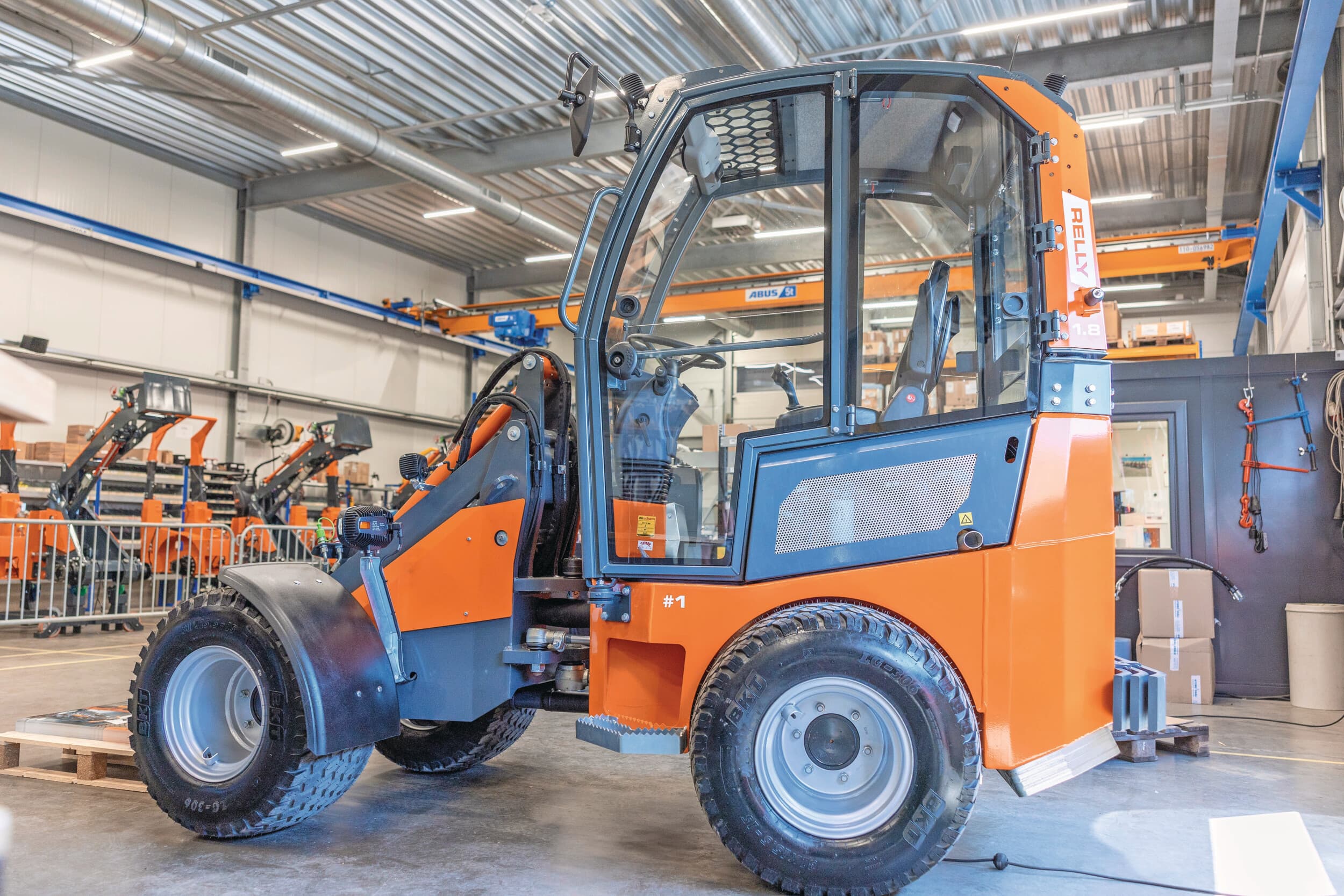 Dit is de Relly 1.8-minishovel met een cabine. De cabine is 100 centimeter breed en past zo op een standaardversie van de 1.8. Foto: Mark Pasveer