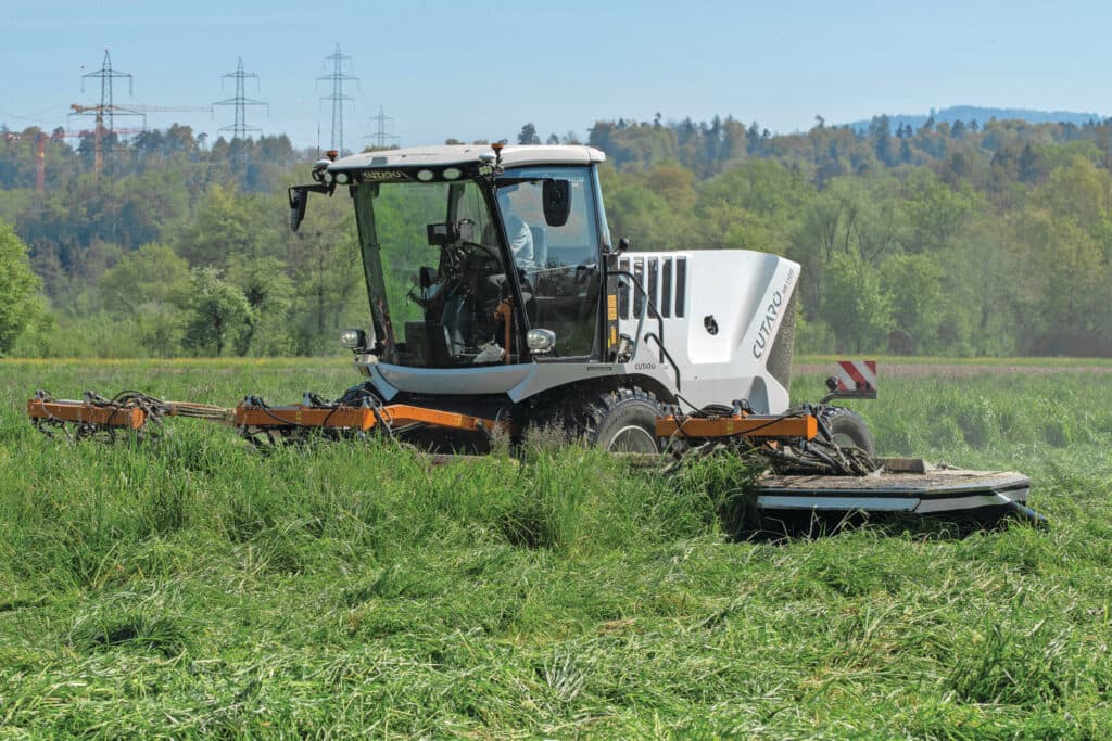 PRIMEUR: Onder voorbehoud, maar het doel is om op de Grasdag de nieuwe Fliegl Cutaro te demonstreren. Een zelfrijdende triplemaaier waarvan de productierechten sinds oktober 2025 in handen zijn van Fliegl. Foto: Jacco van Erkelens