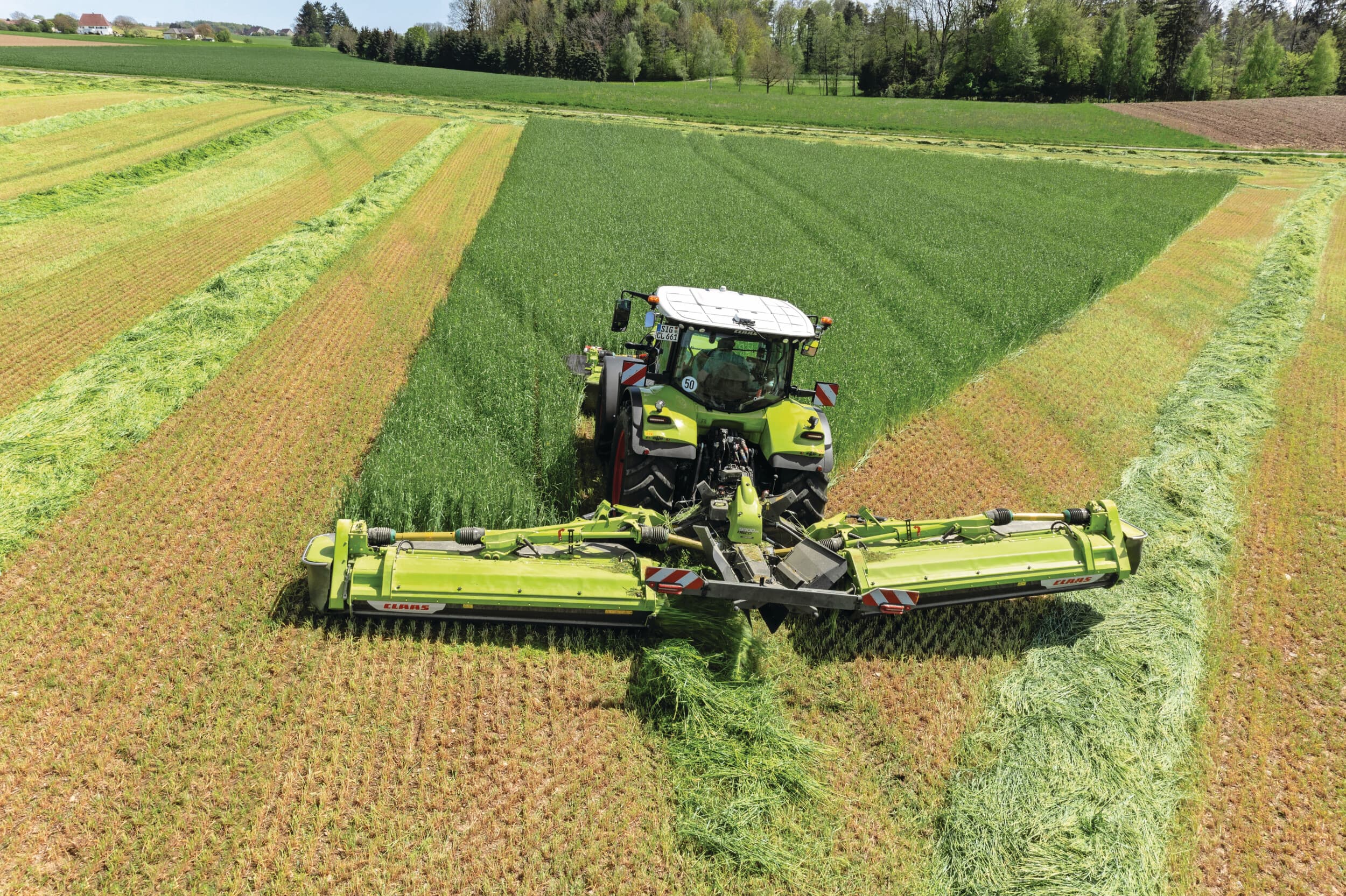 VIJZELS: Claas toont onder meer de Disco 9300 Direct Swather (DS). De machine is maximaal 9,10 meter breed en legt op wens het gras in het midden af via een vijzel. Een kneuzer is dus niet nodig om het gras naar het midden te brengen. Foto: Claas